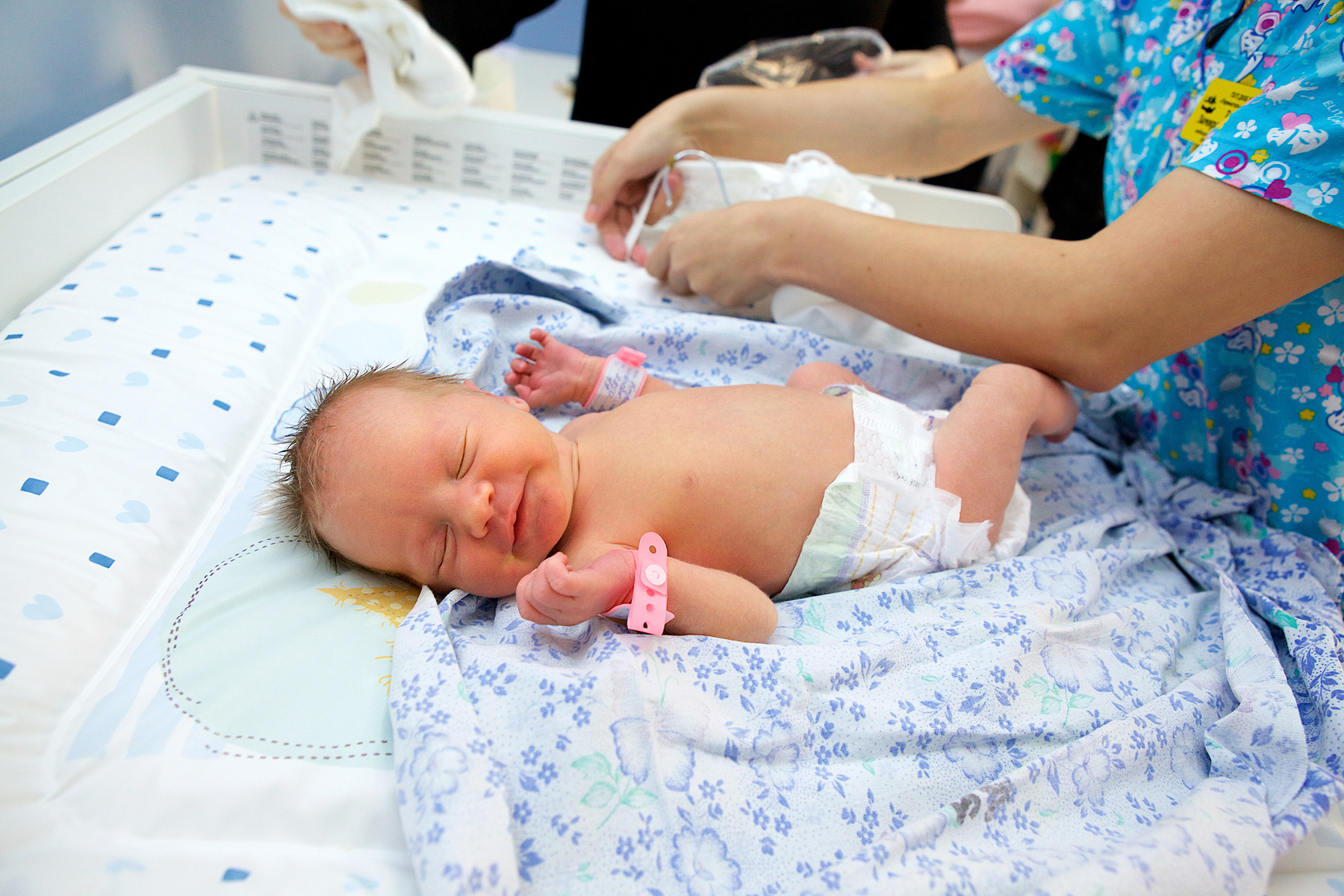 Фото выписка. Детский фотограф новорожденных в Краснодаре Чижова Марина