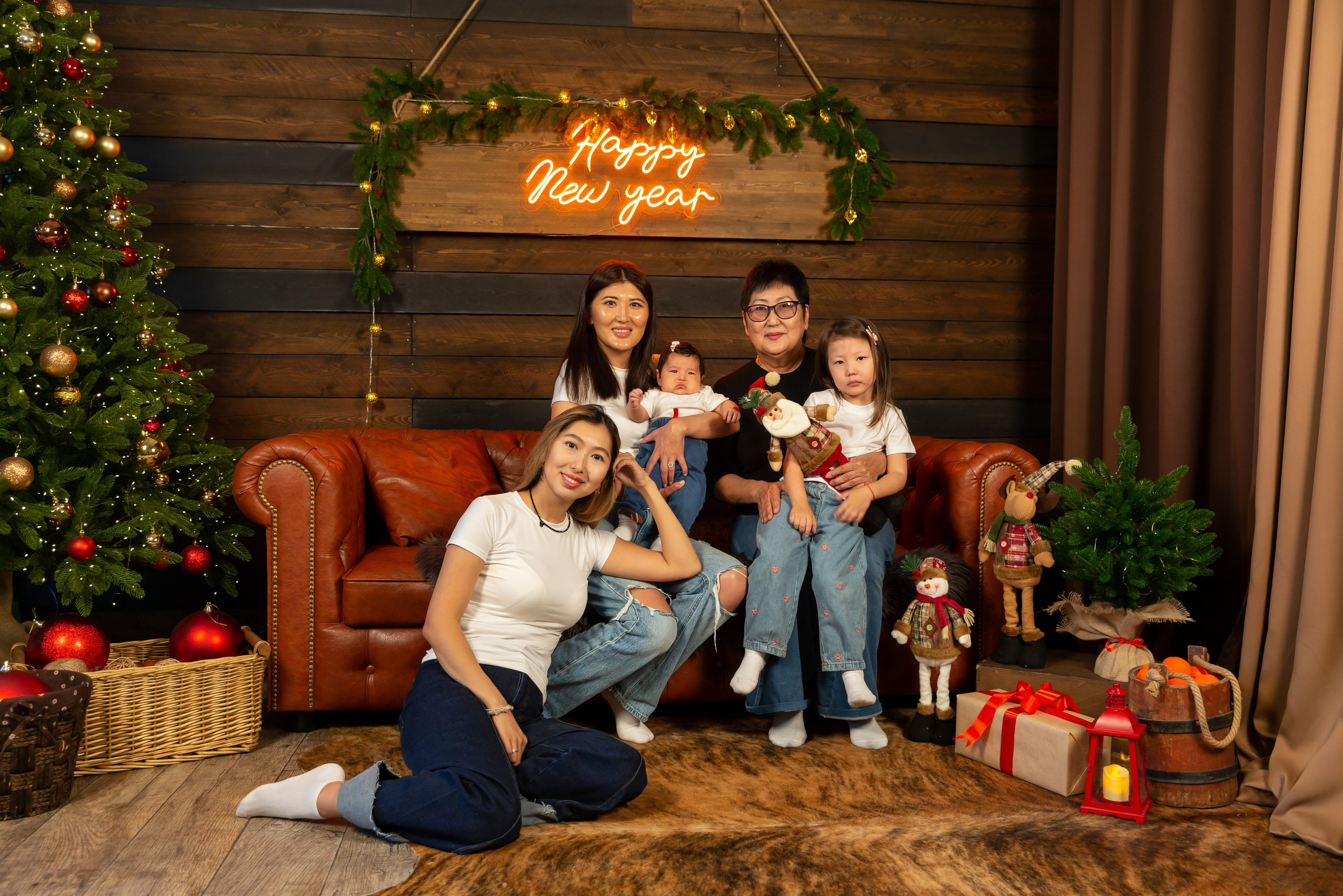 Новогодние фотосессии. Фотостудия Алматы. Семейная и детская фотостудия Family studio.Фотограф Алматы