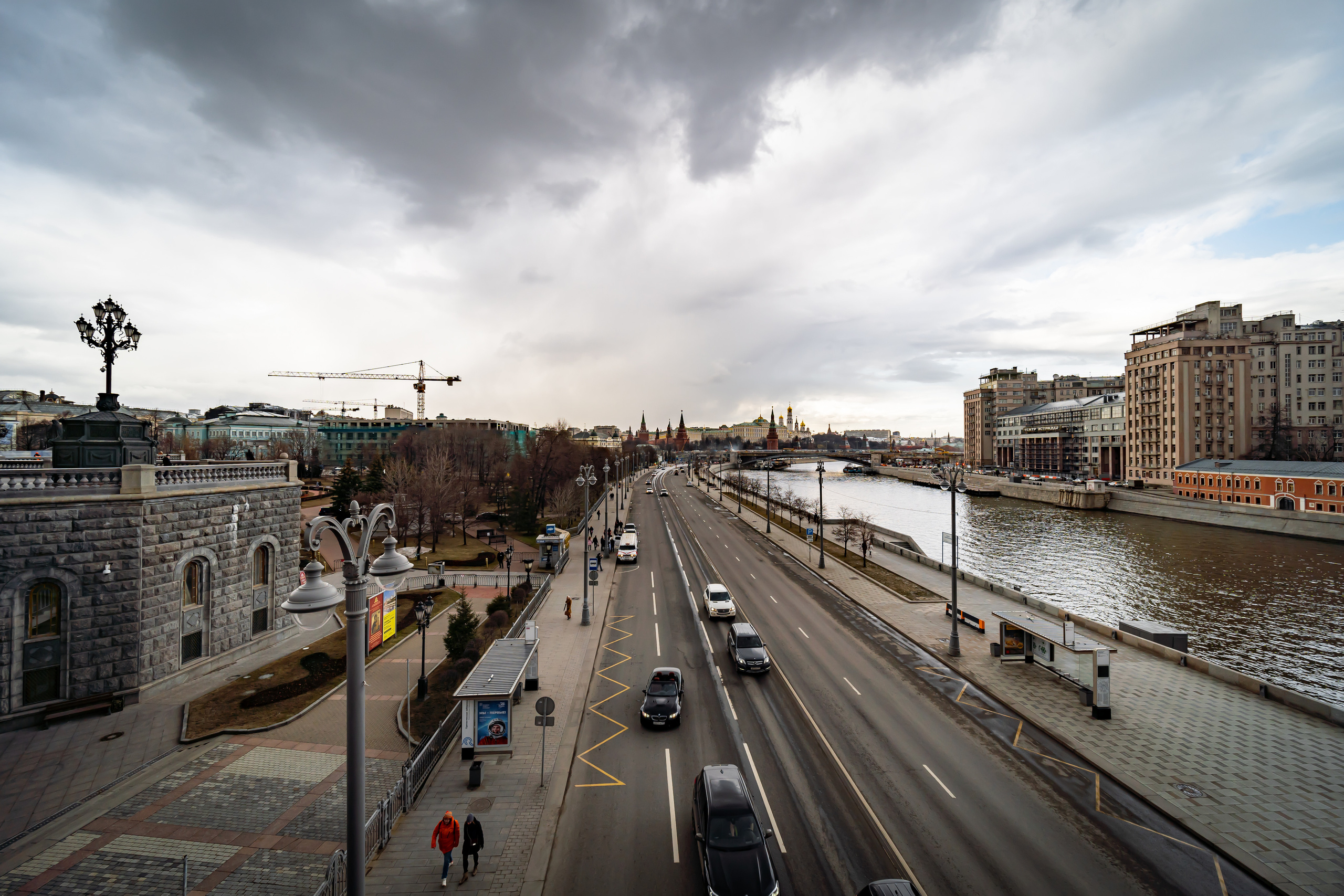 Вид с Патриаршего моста на Москву
