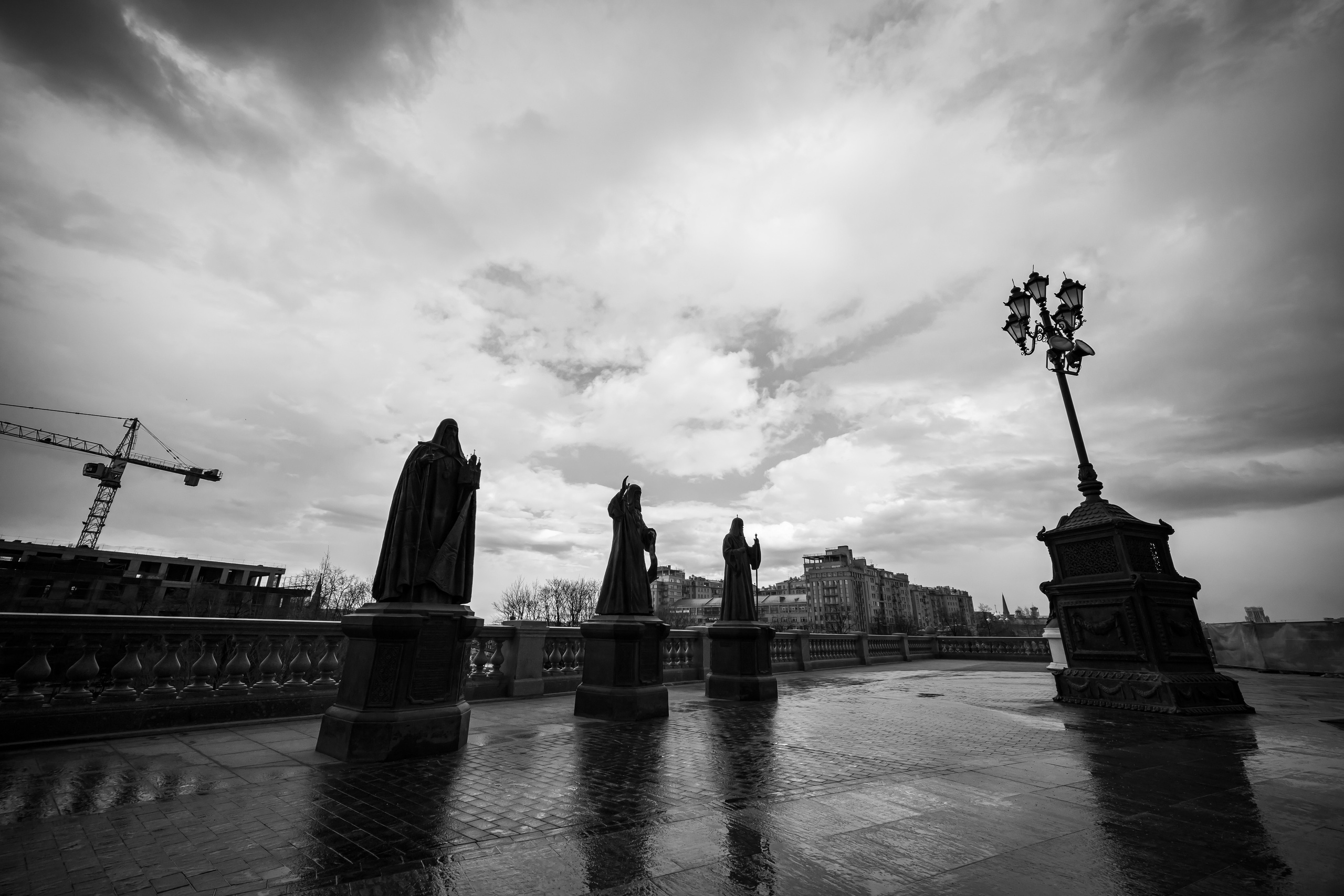 Территория вокруг Храма Христа Спасителя