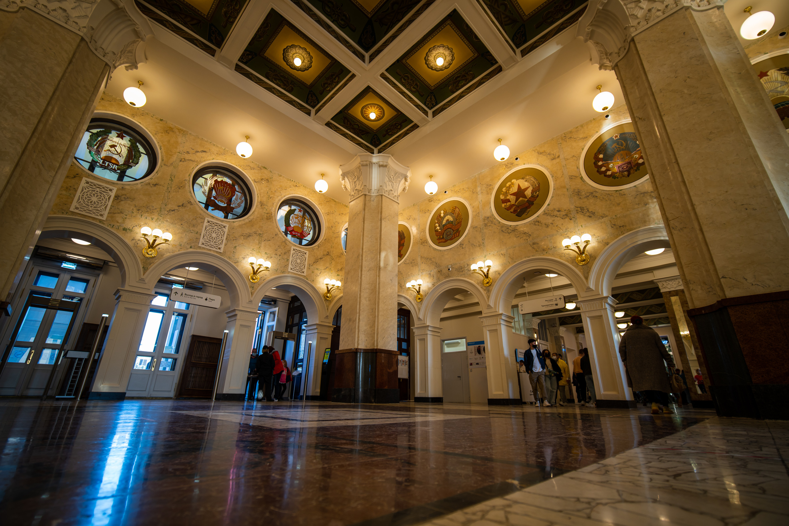 Внутри Северного речного вокзала