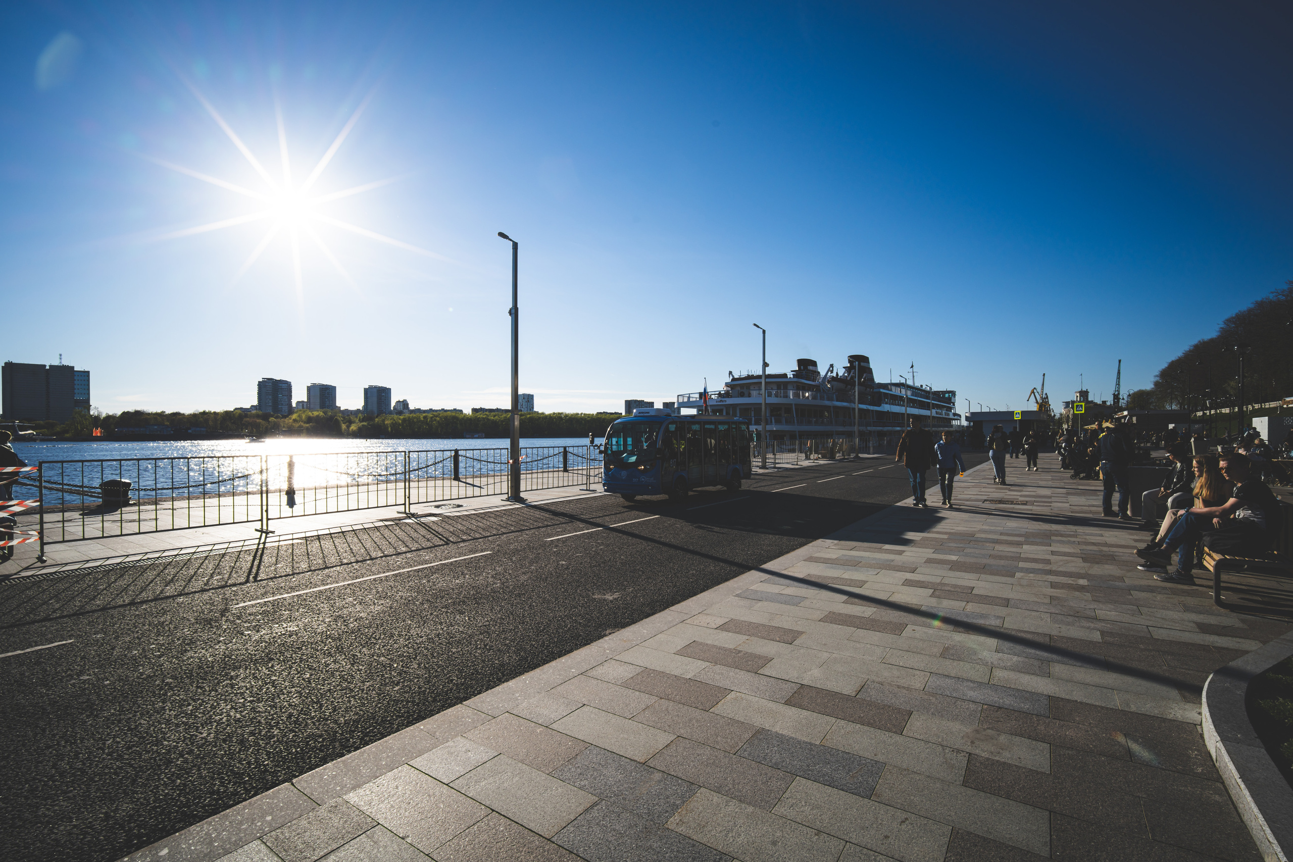 Набережная Северного речного вокзала на закате