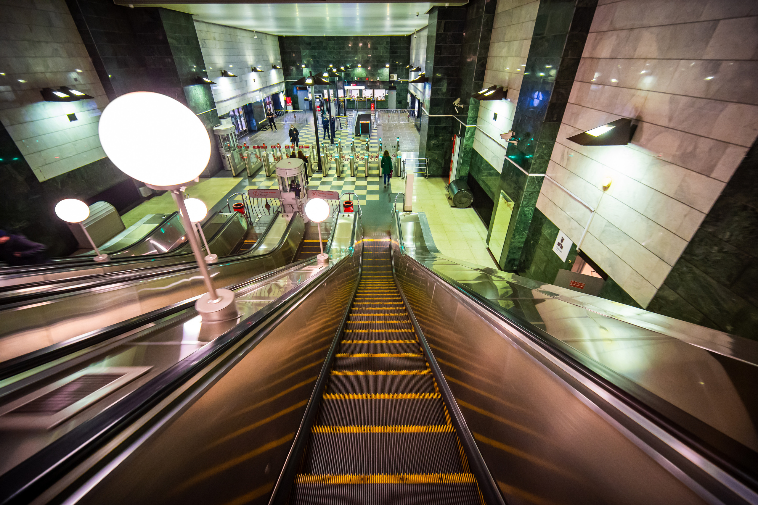 Эскалатор на станцию Воробьёвы горы