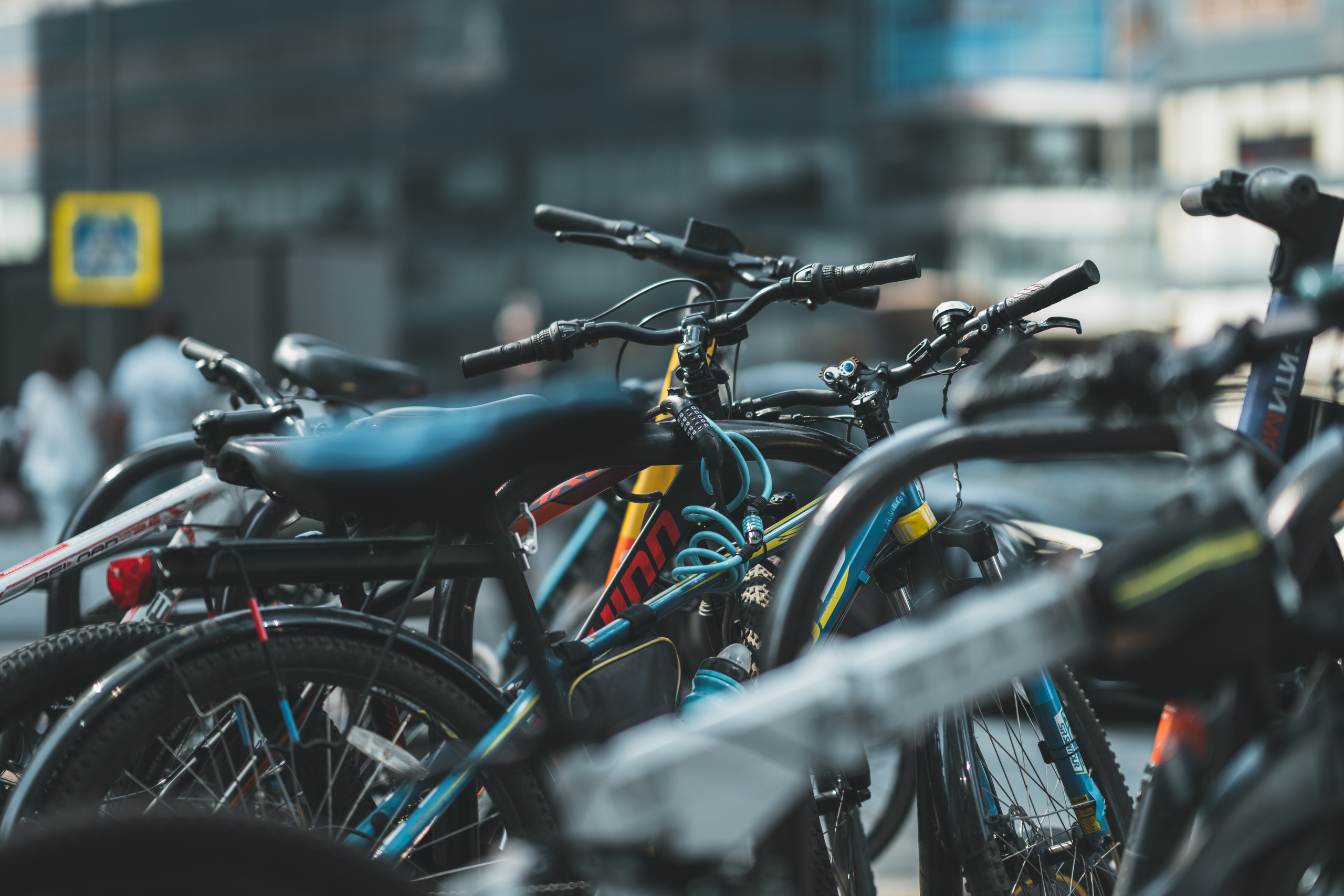 Велосипеды на парковке в Москва-Сити