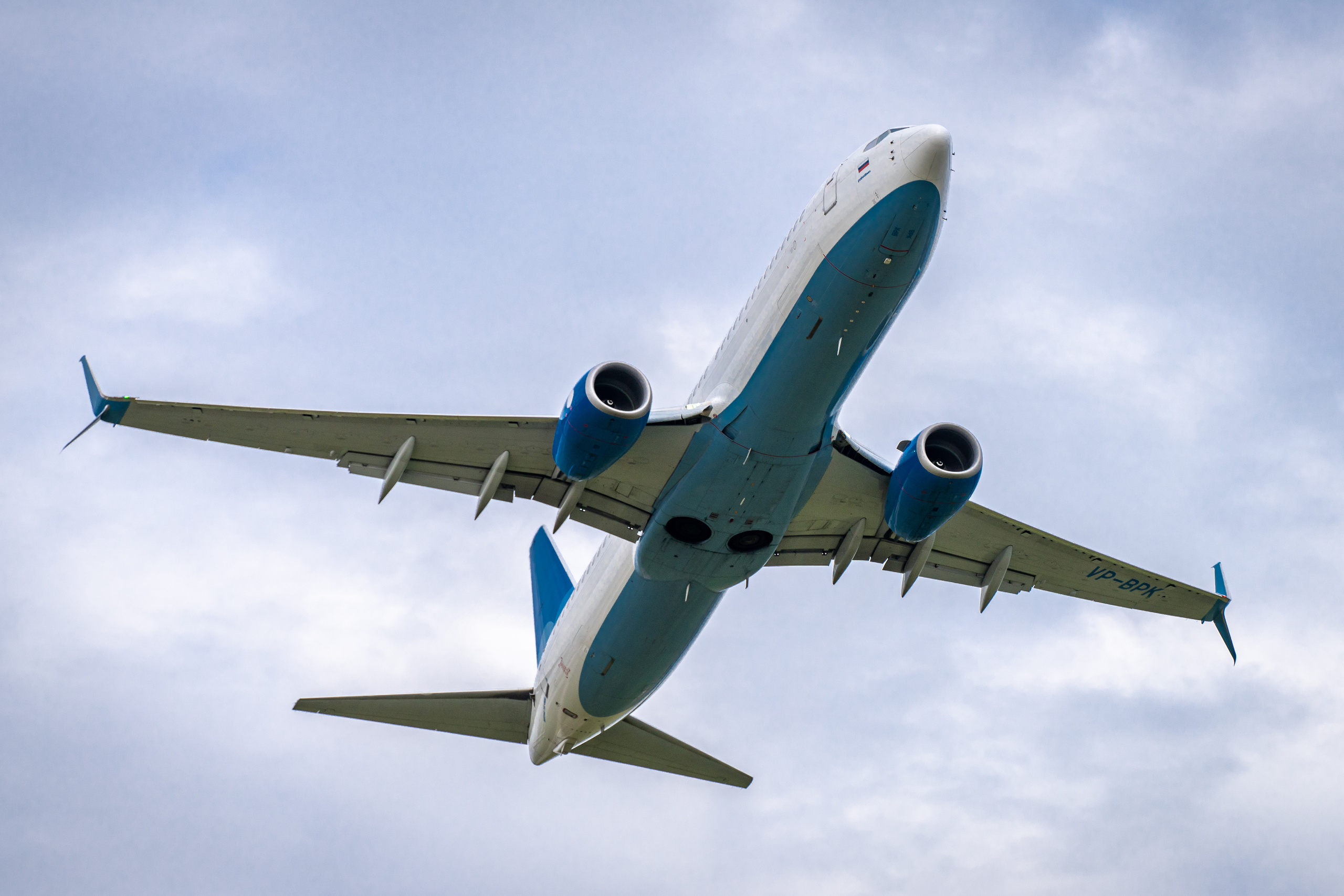 Самолет взлетает из аэропорта Внуково