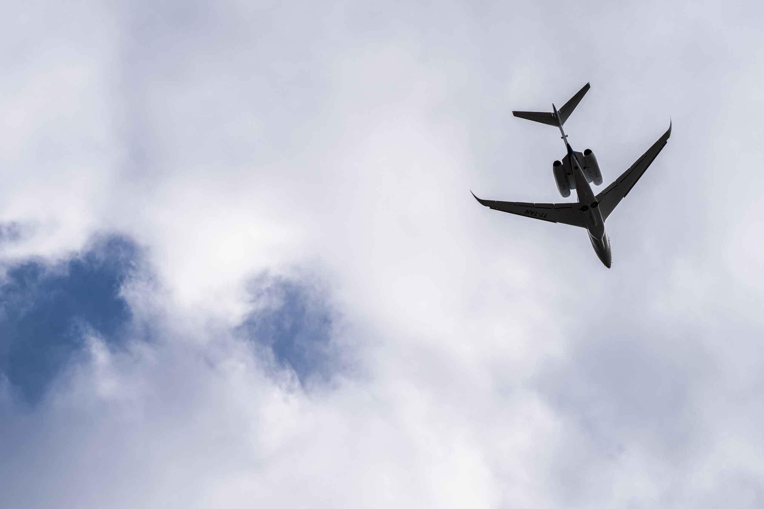 Самолет взлетает из аэропорта Внуково