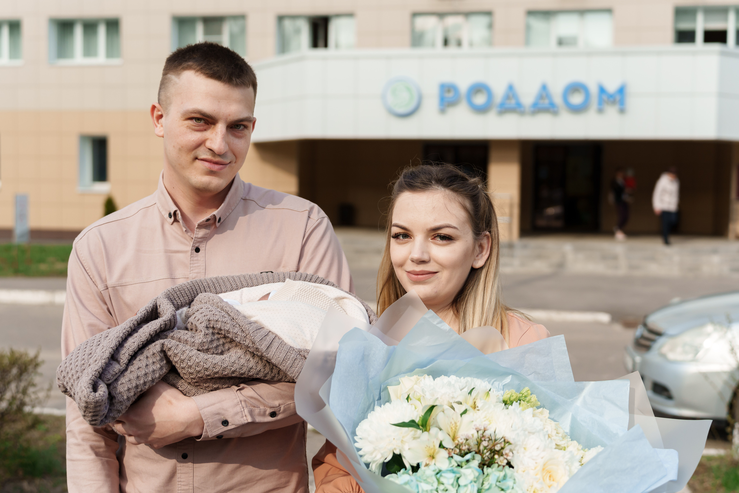 Выписка из роддома Электроника в Воронеже. Фотограф на выписку в Воронеже