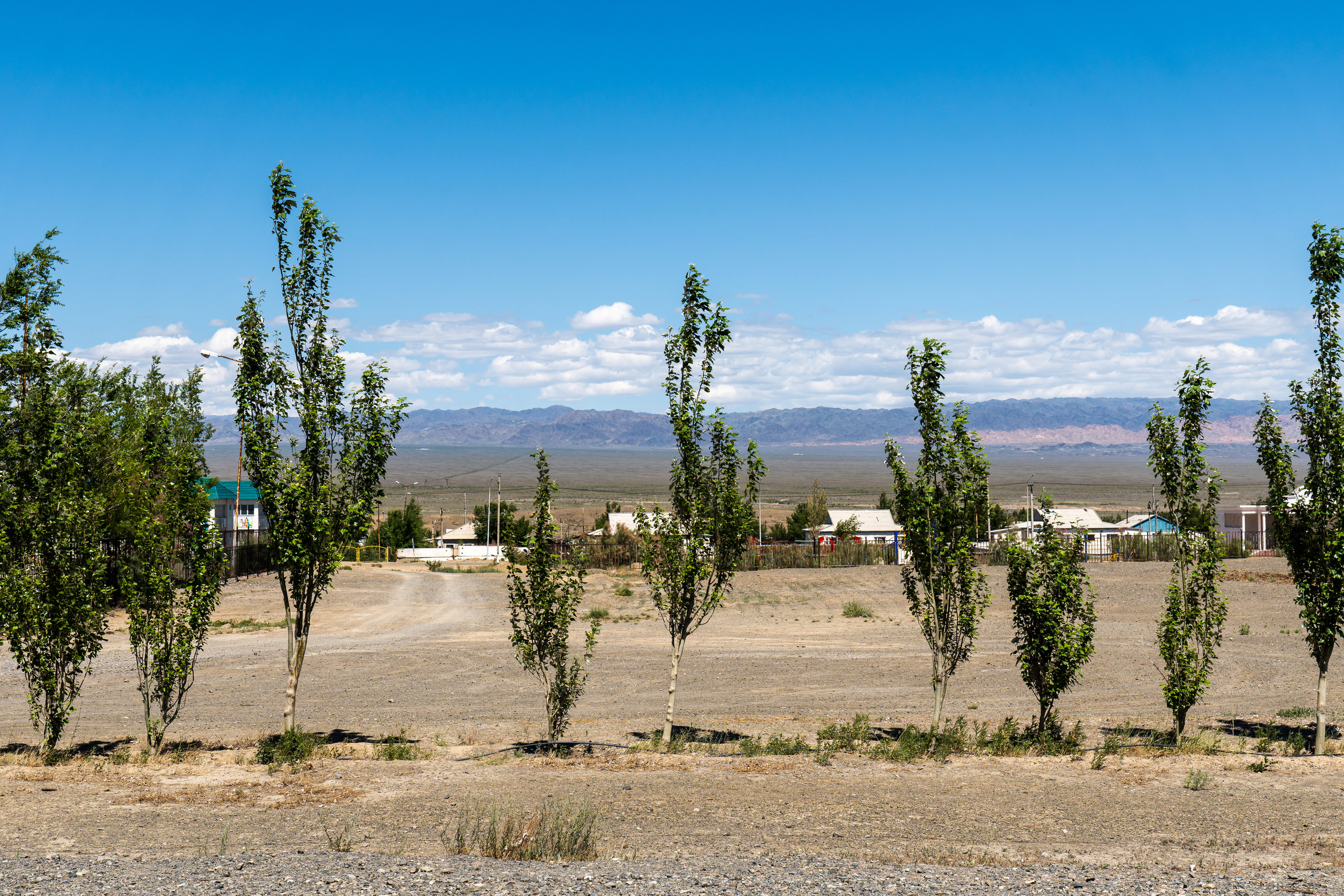 Поселок Достык в Казахстане на границе с Китаем