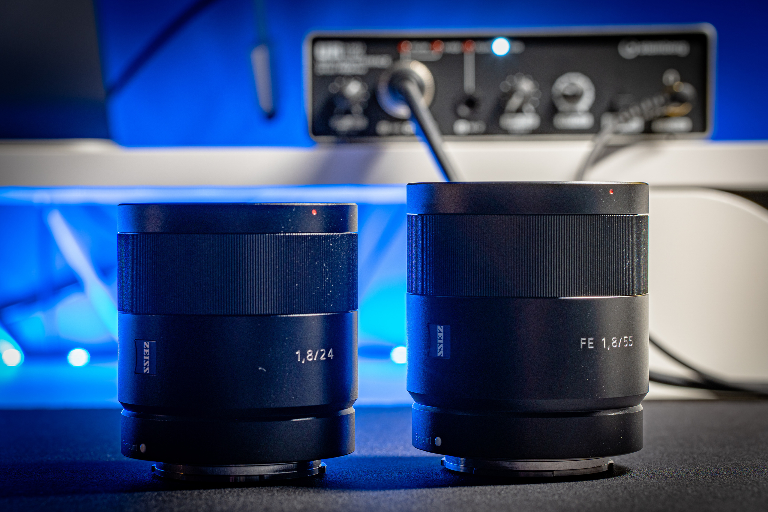 Объективы Sony SEL24F18Z и Sony SEL55F18Z