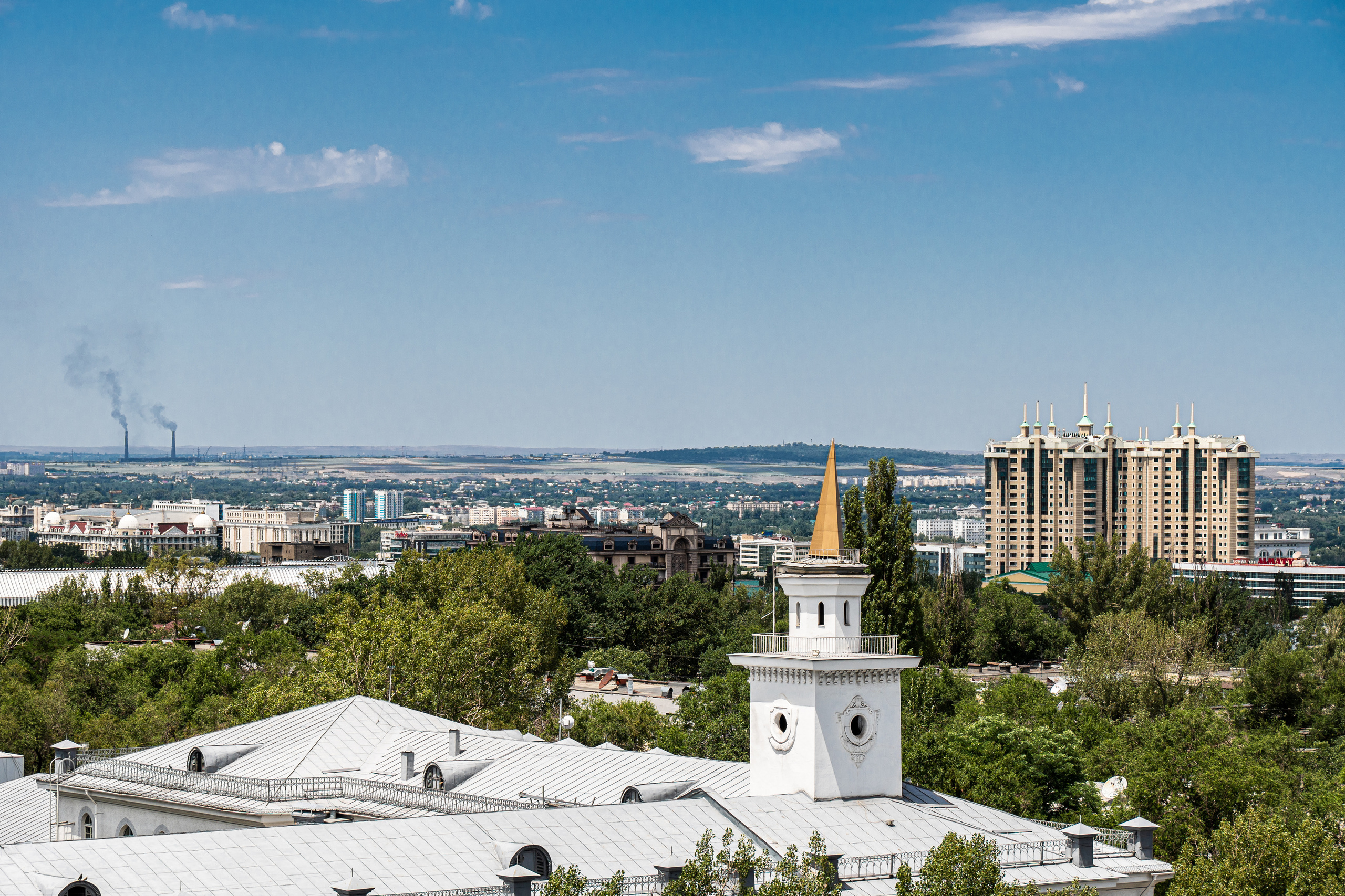 Вид на город Алматы из гостиницы Novotel
