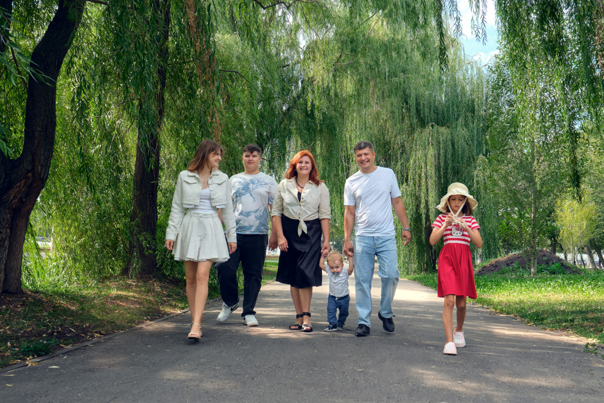 Летняя фотосессия на природе, в лесу, на улице. Семейная с детьми