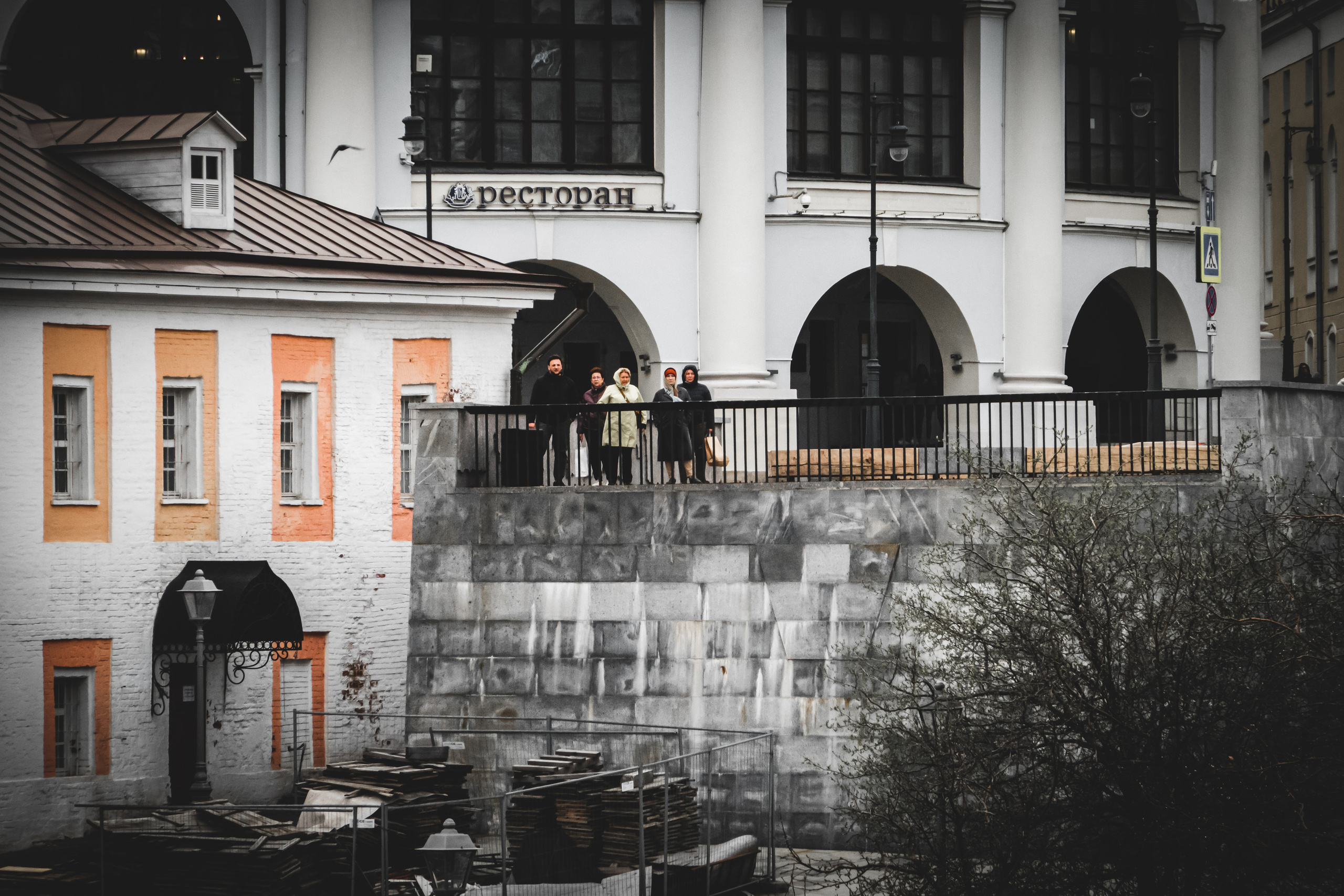 Вид на Гостиный двор из парка Зарядье