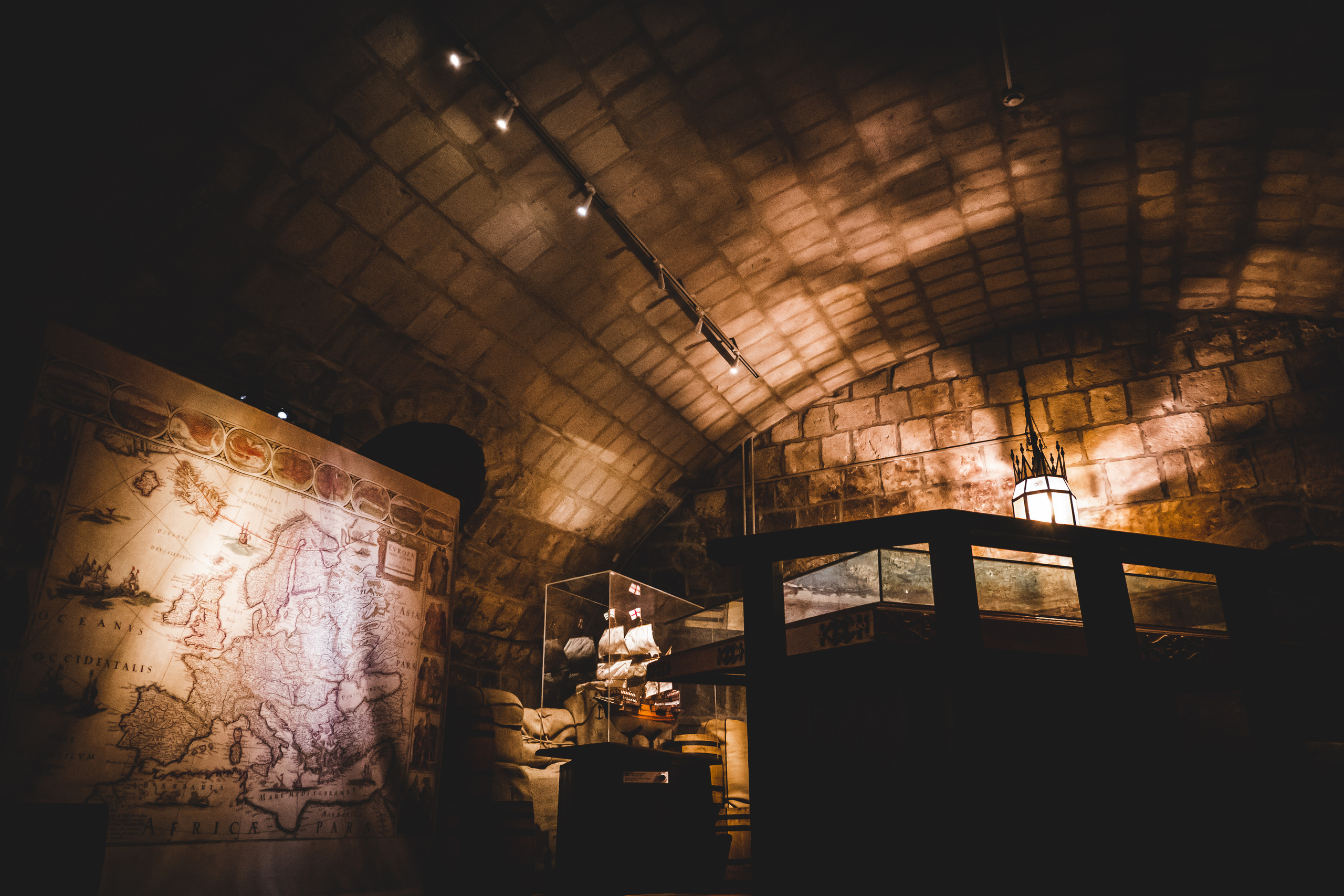 Старый Английский двор в парке Зарядье в Москве