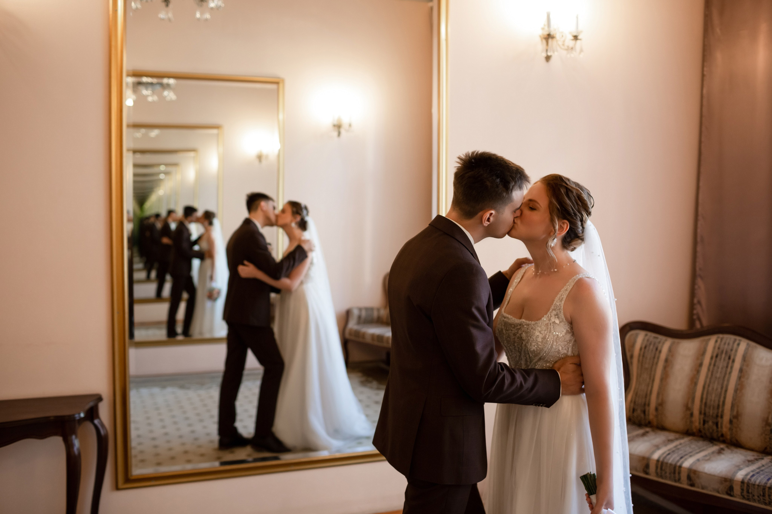 Свадьба в загсе Петроградского района. Свадебный фотограф Кирилл Белый