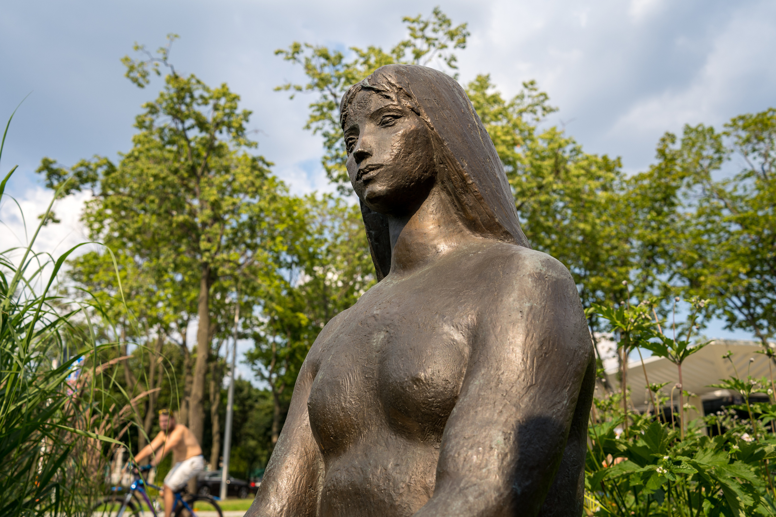 Скульптура в парке в Лужниках
