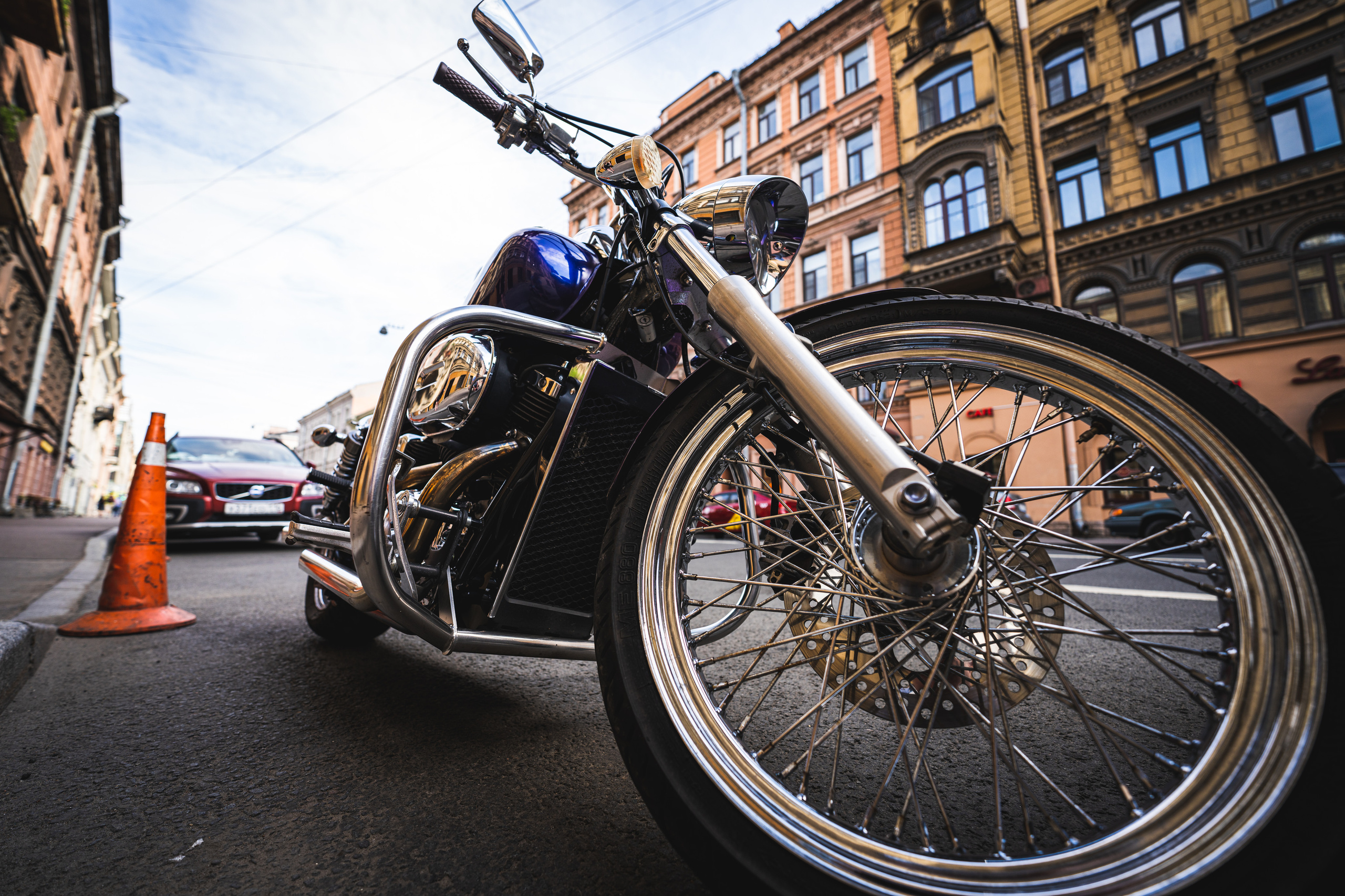 Мотоцикл на улице Рубинштейна в Питере