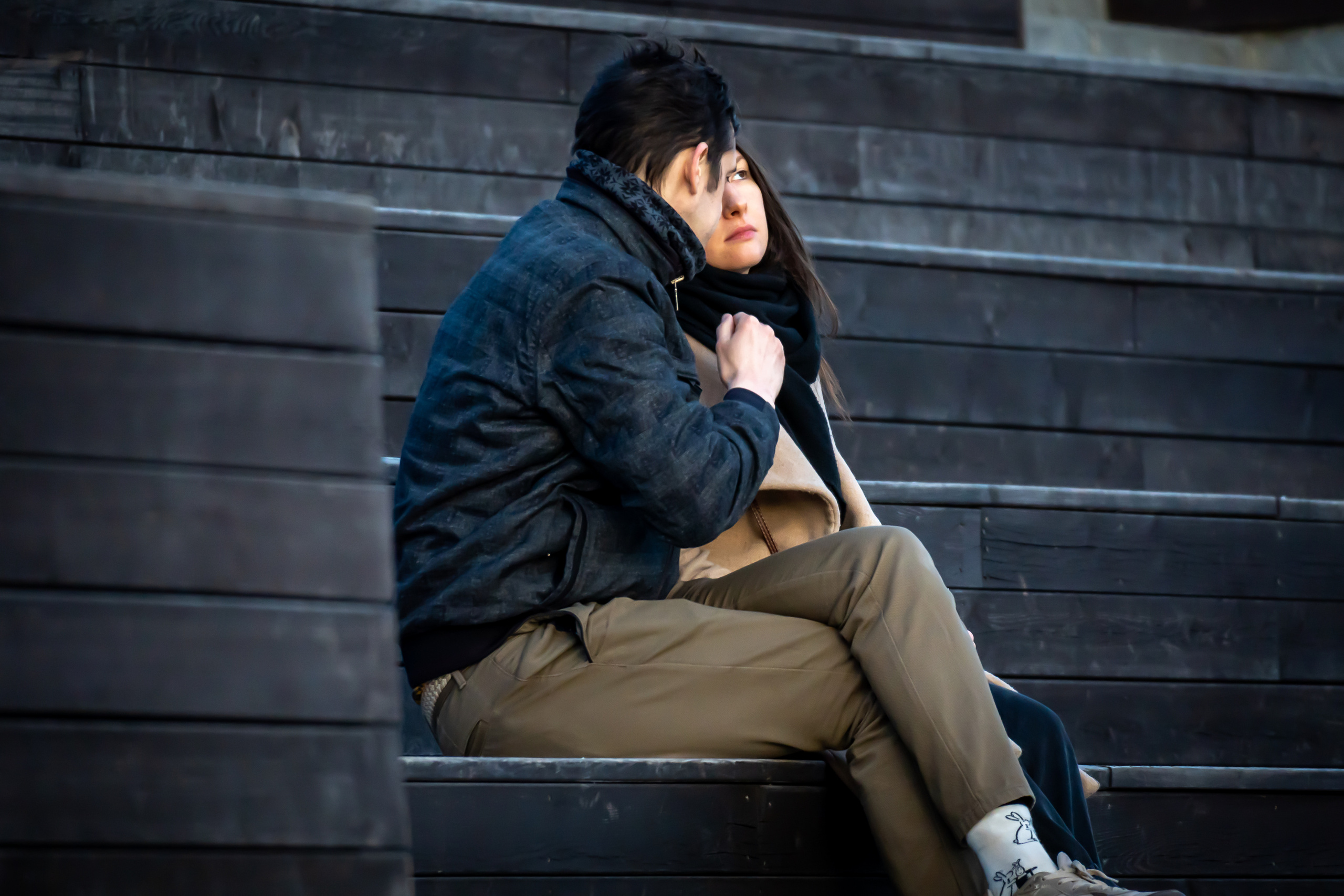 Люди на набережной в Лужниках