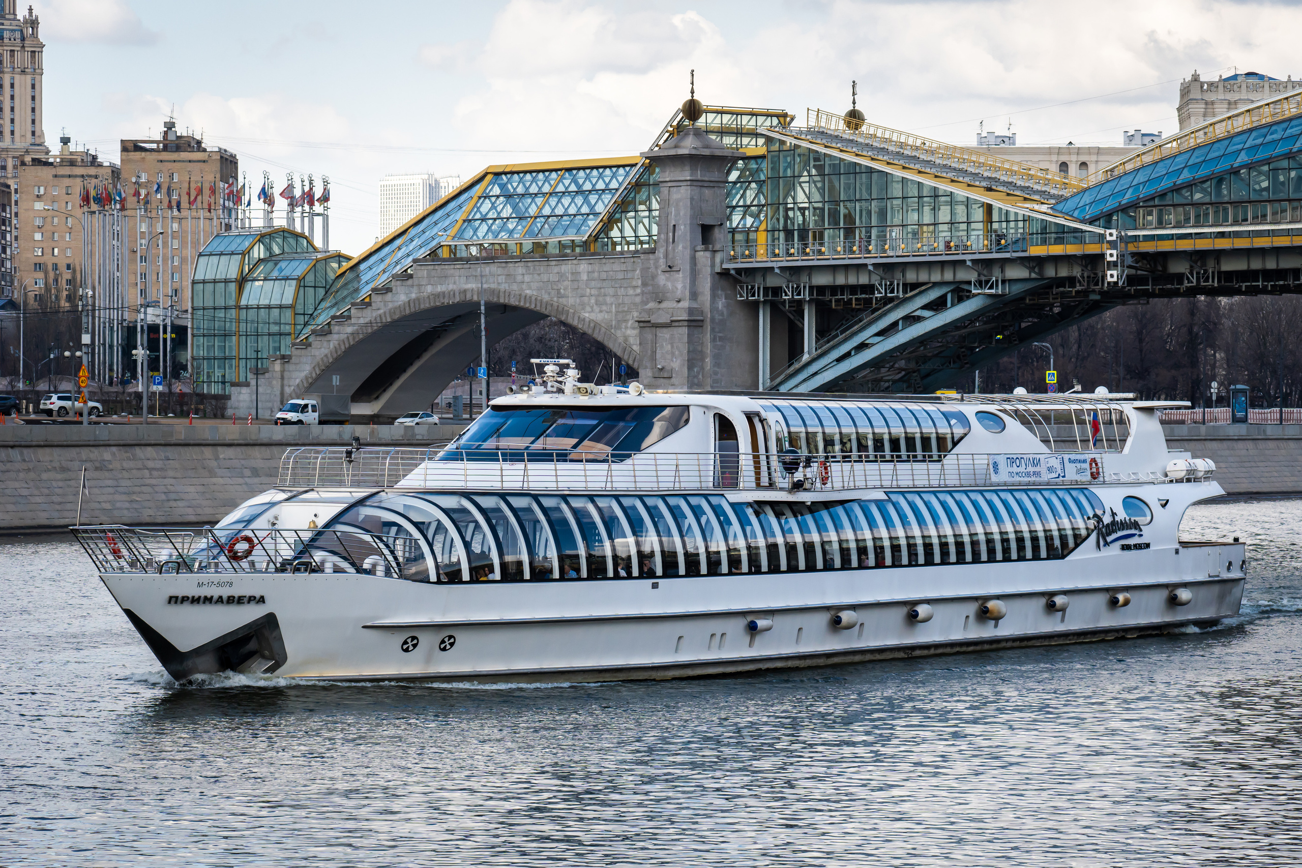 Яхта Redisson "Примавера"