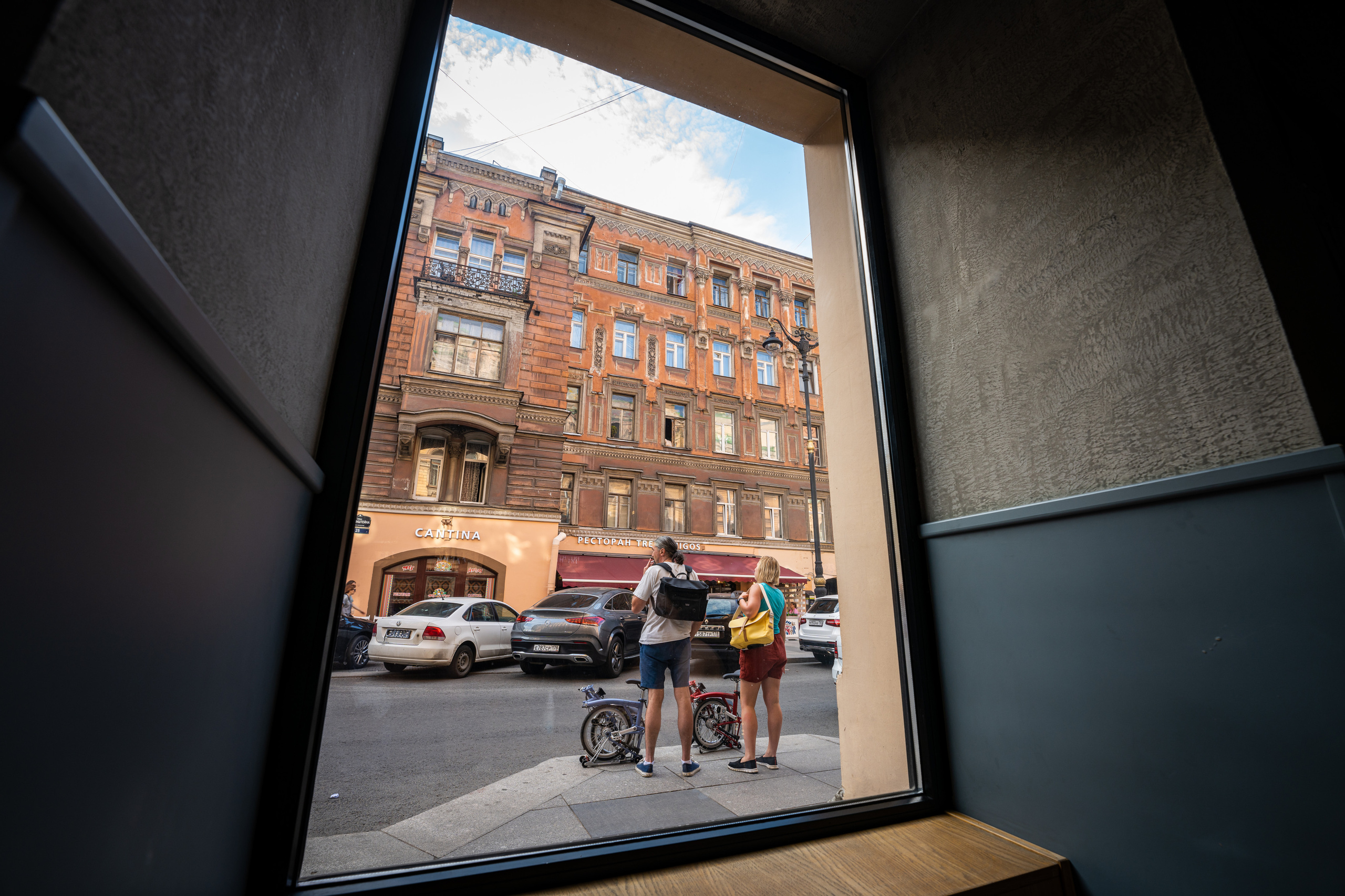 Окно на улицу Рубинштейна в Санкт-Петербурге