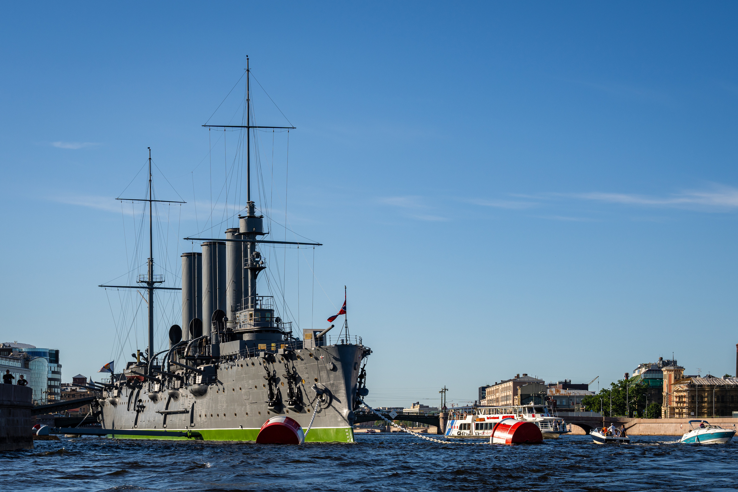 Крейсер Аврора на Неве в Санкт-Петербурге