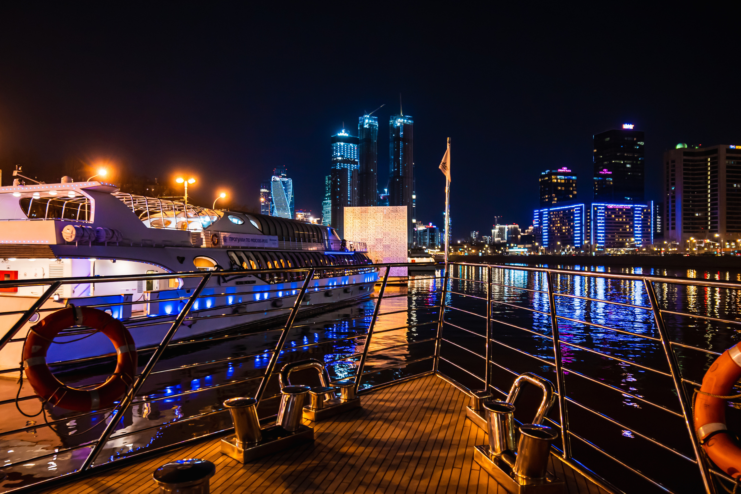 Ночная Москва и Москва-Сити с борта теплохода Radisson