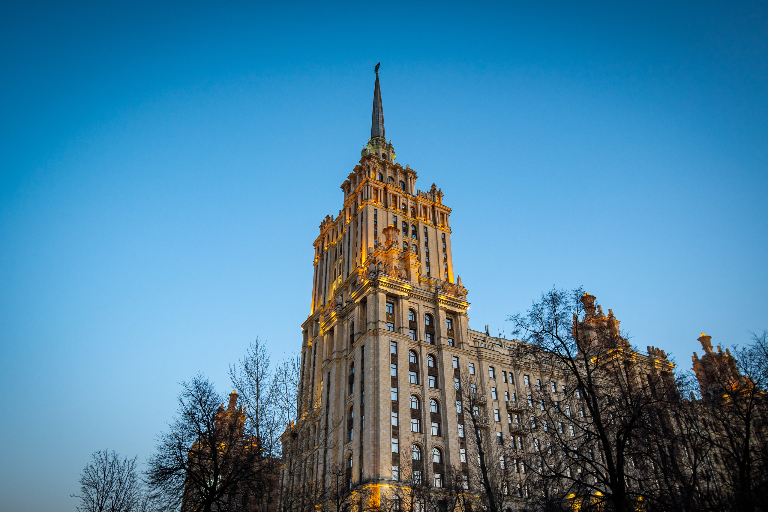 Гостиница Украина вечером