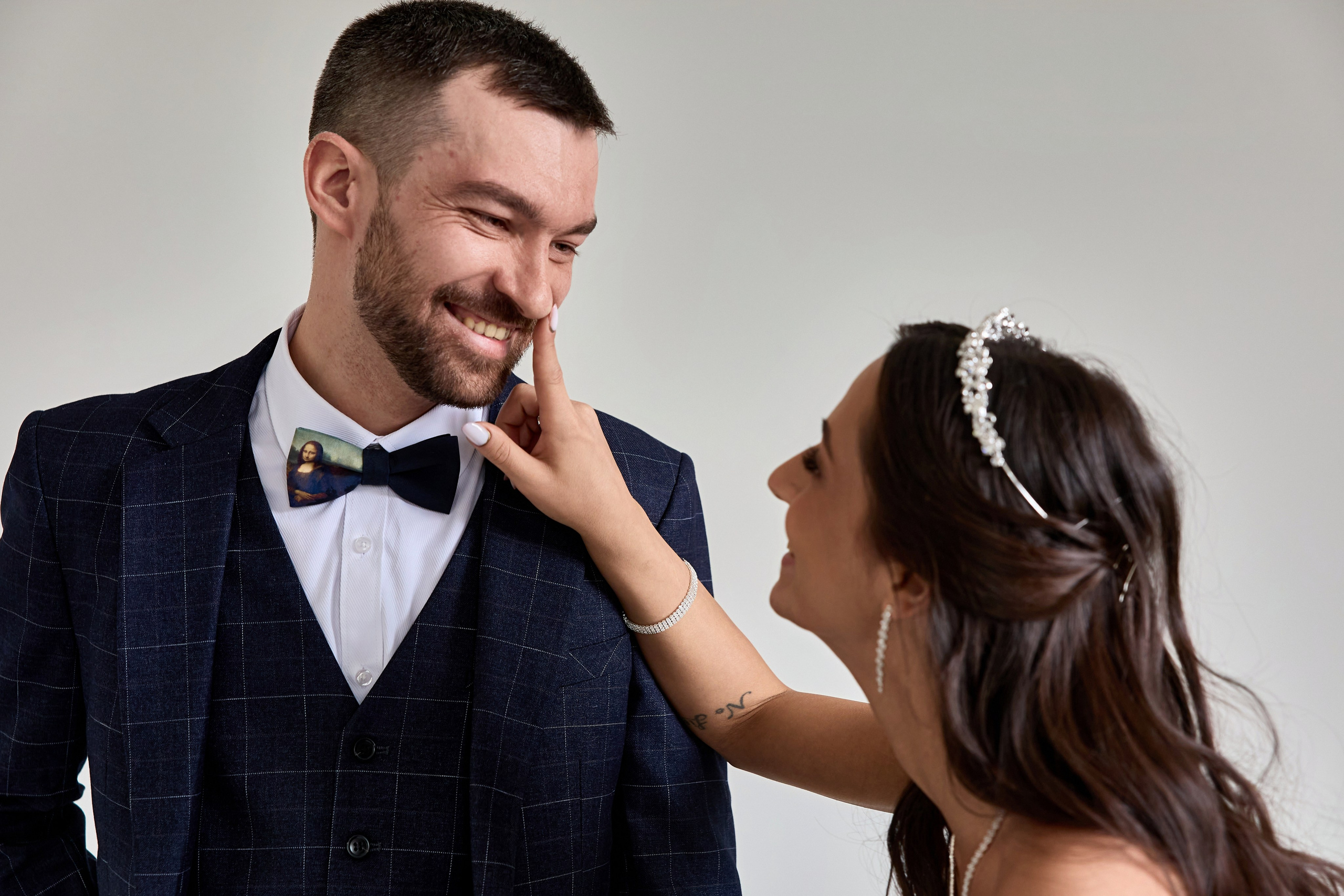 Свадебная фотосессия в студии: интерьер или циклорама — что выбрать?