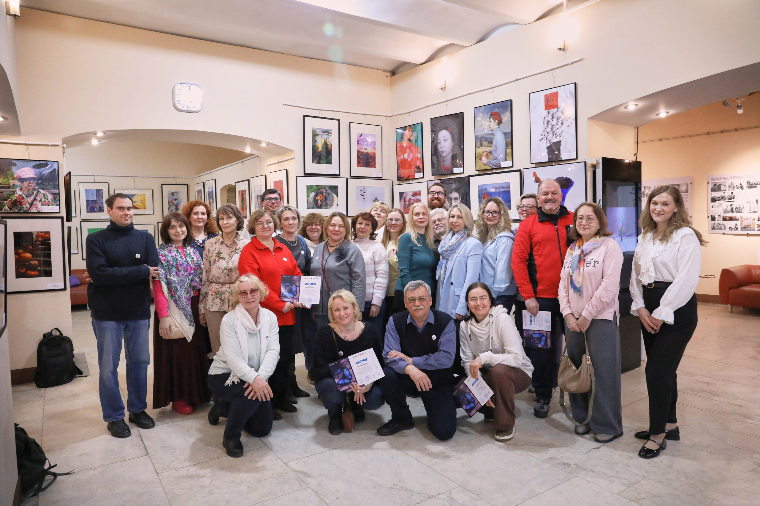 Выставка цвет в кадре в Коломенской картинной галерее «Дом Озерова». Дударева Наталия фотограф Москва