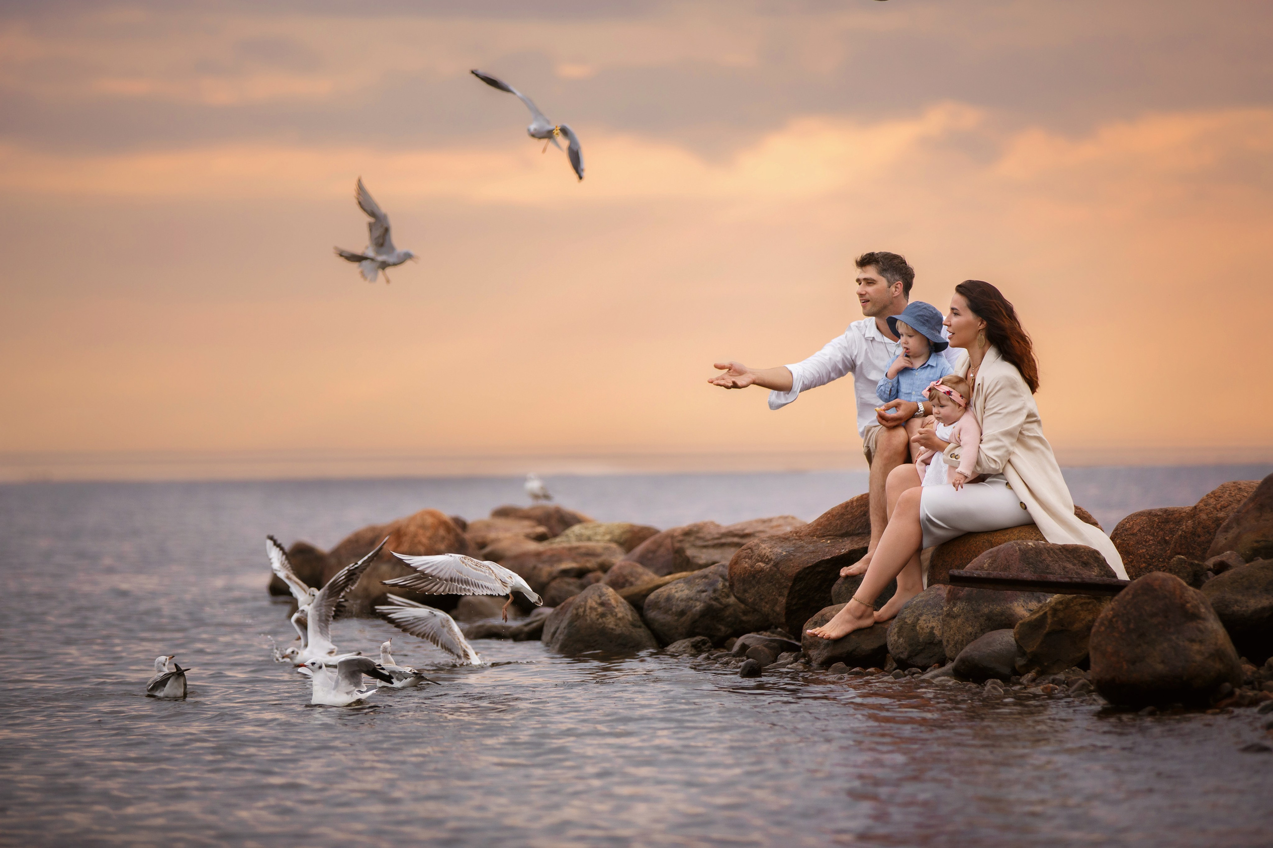 Репортажная и постановочная фотосъемка прогулок. Фотограф новорожденных, семейный фотограф в Санкт-Петербурге