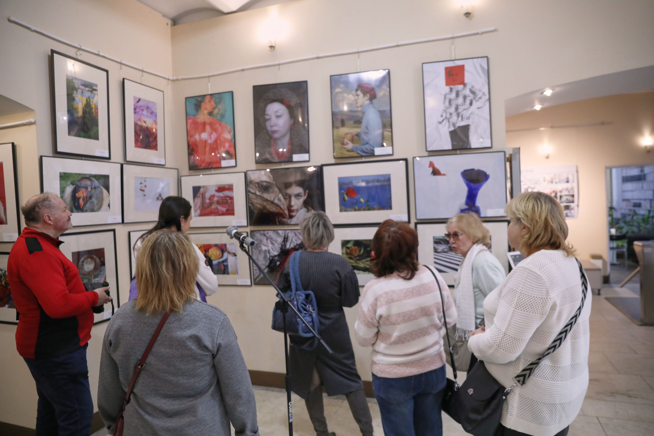 Выставка цвет в кадре в Коломенской картинной галерее «Дом Озерова». Дударева Наталия фотограф Москва