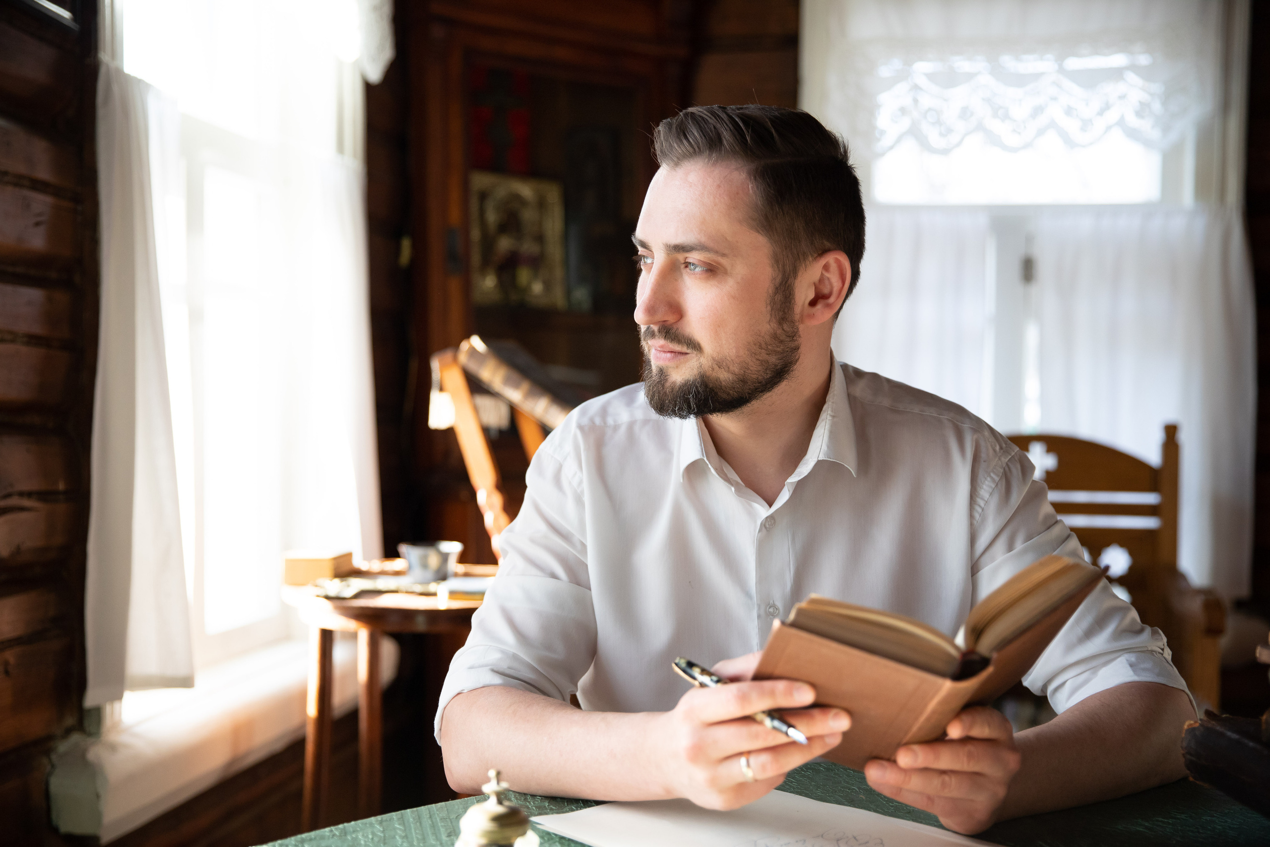 каллиграф Константин Парсаданов