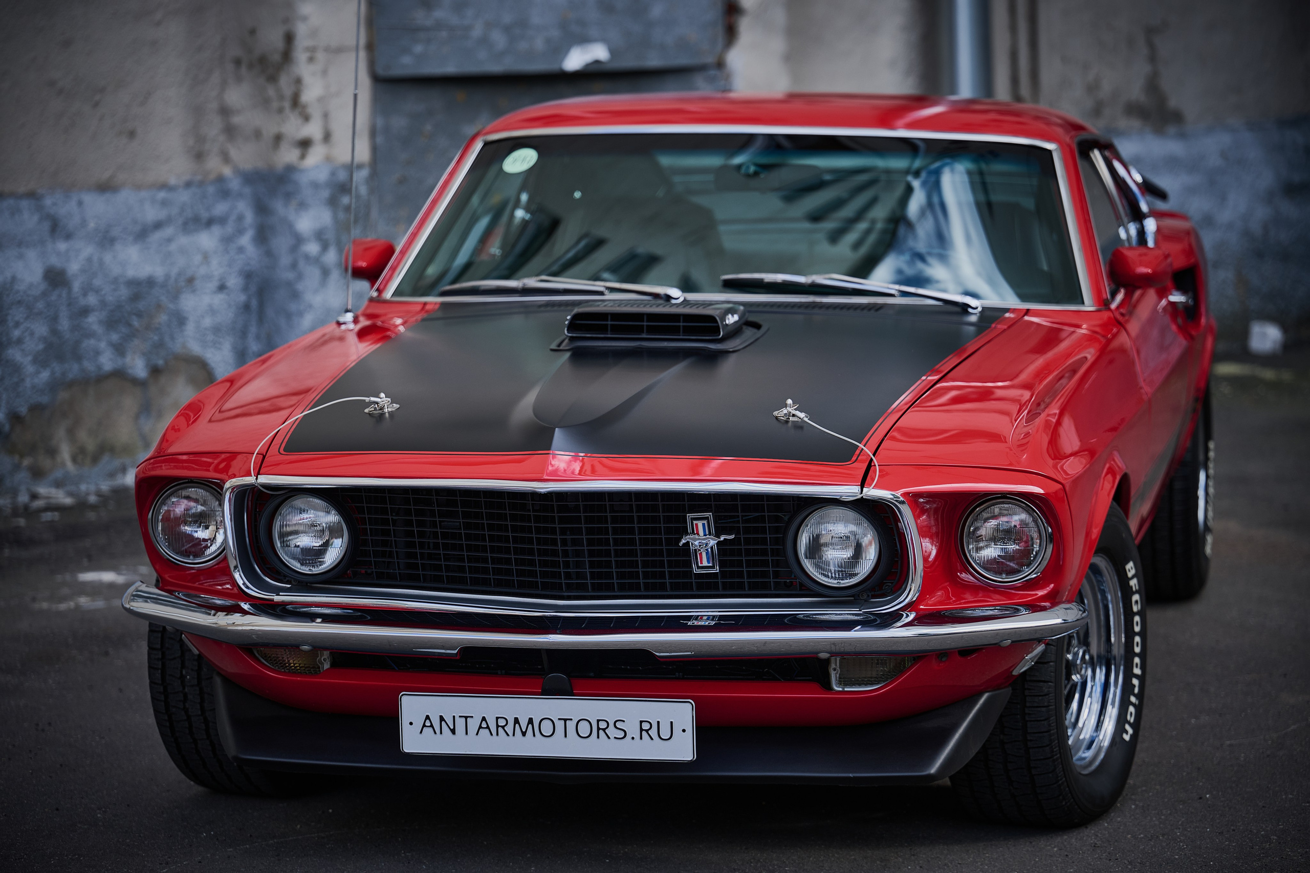 这辆红色1969年Mustang Mach 1