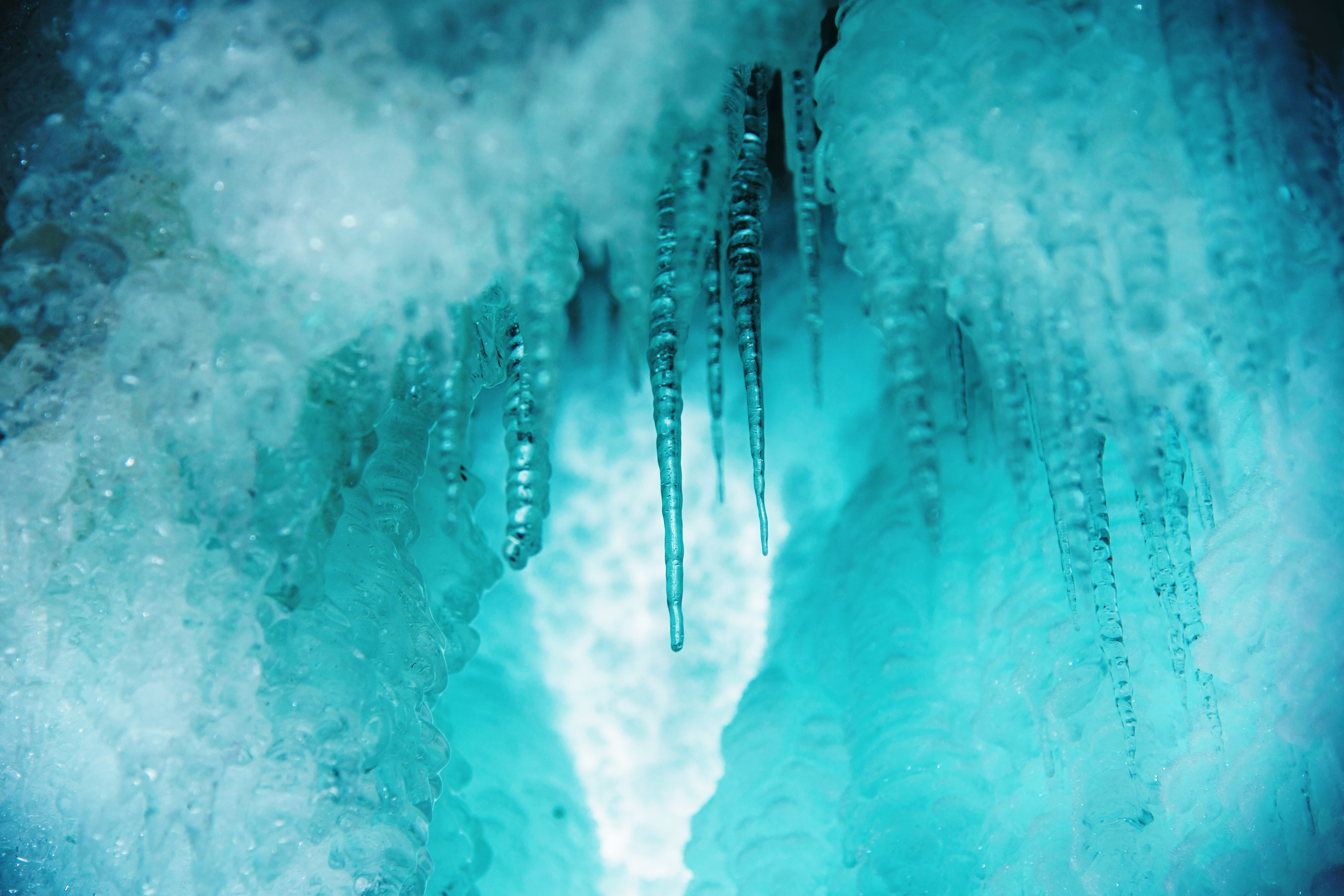 Ледяные гроты Байкала