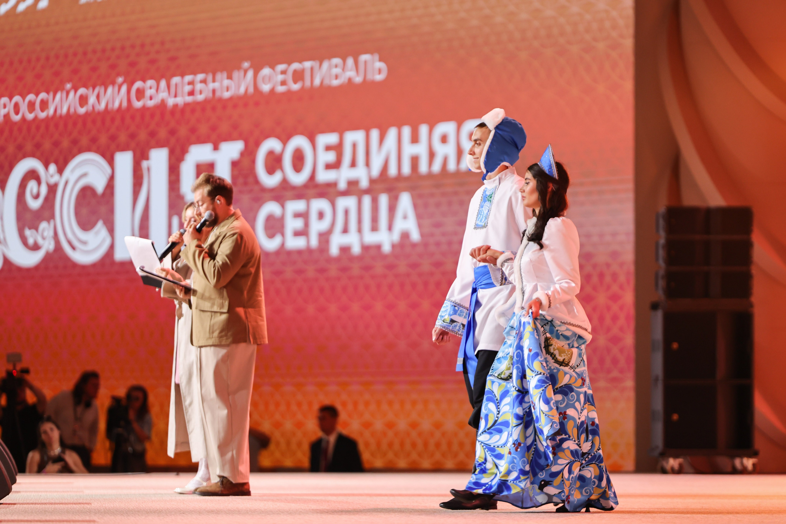 Свадебное платье с Ордынской Росписью. Сувениры и подарки с Ордынской росписью | Новосибирск