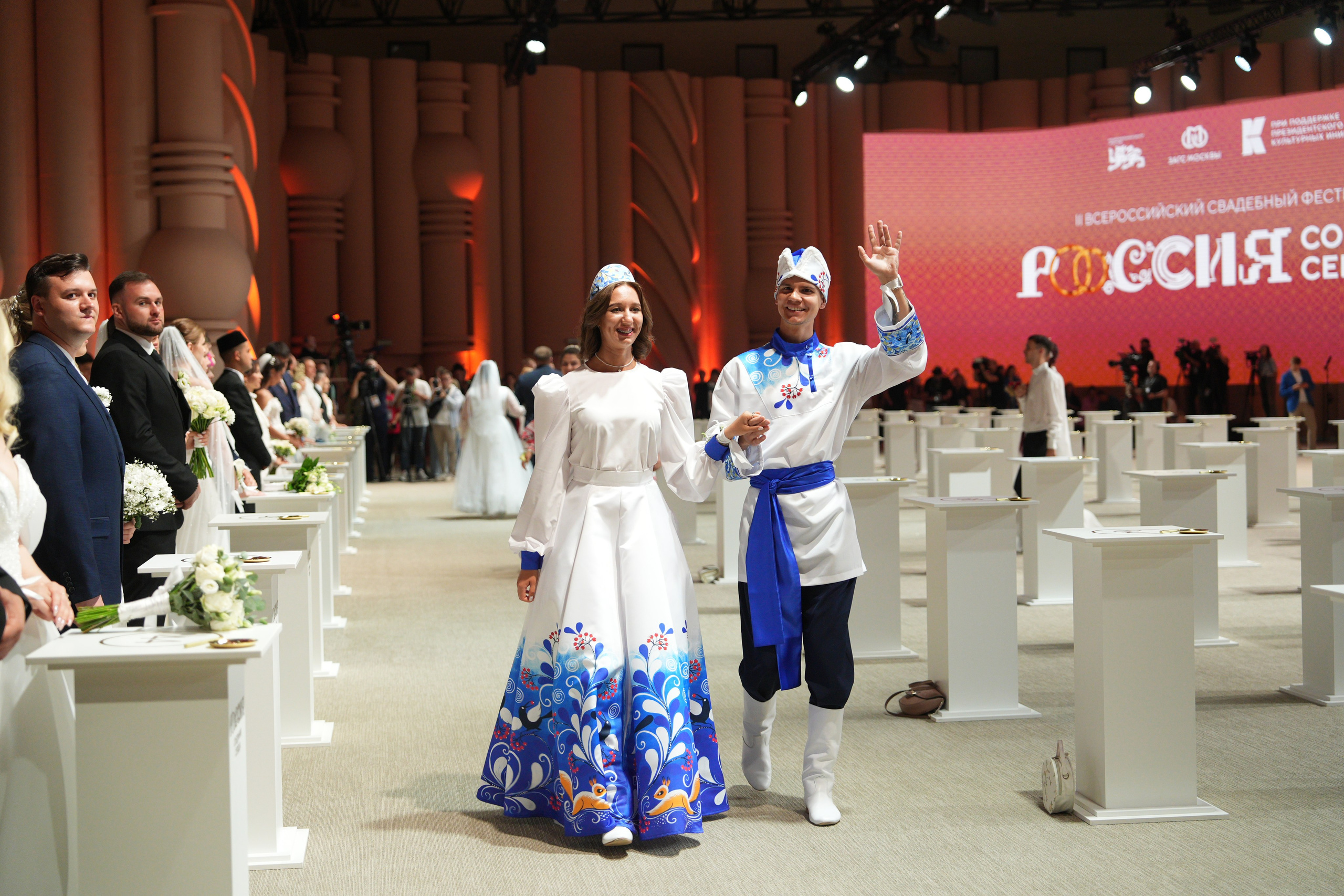 Свадебное платье с Ордынской Росписью. Сувениры и подарки с Ордынской росписью | Новосибирск