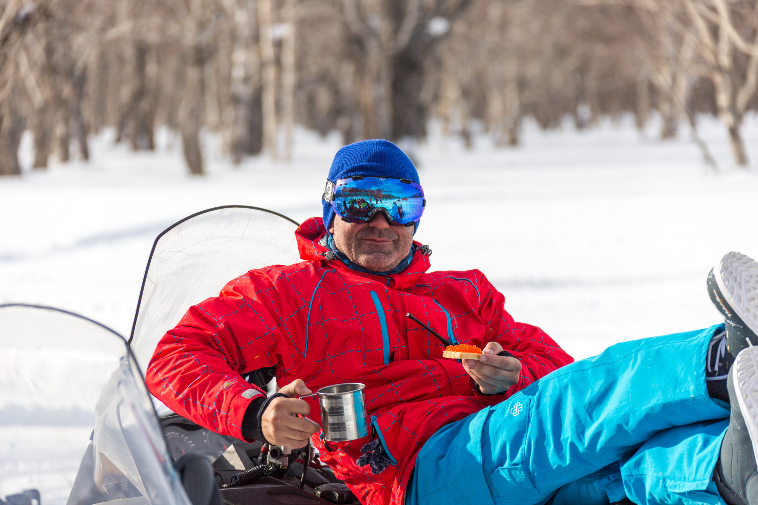 Снегоходные заброски на Камчатке — приключение к зимним вулканам и скалистым бухтам. Время Камчатки: чтобы найти свой путь, нужно скорость умножить на время