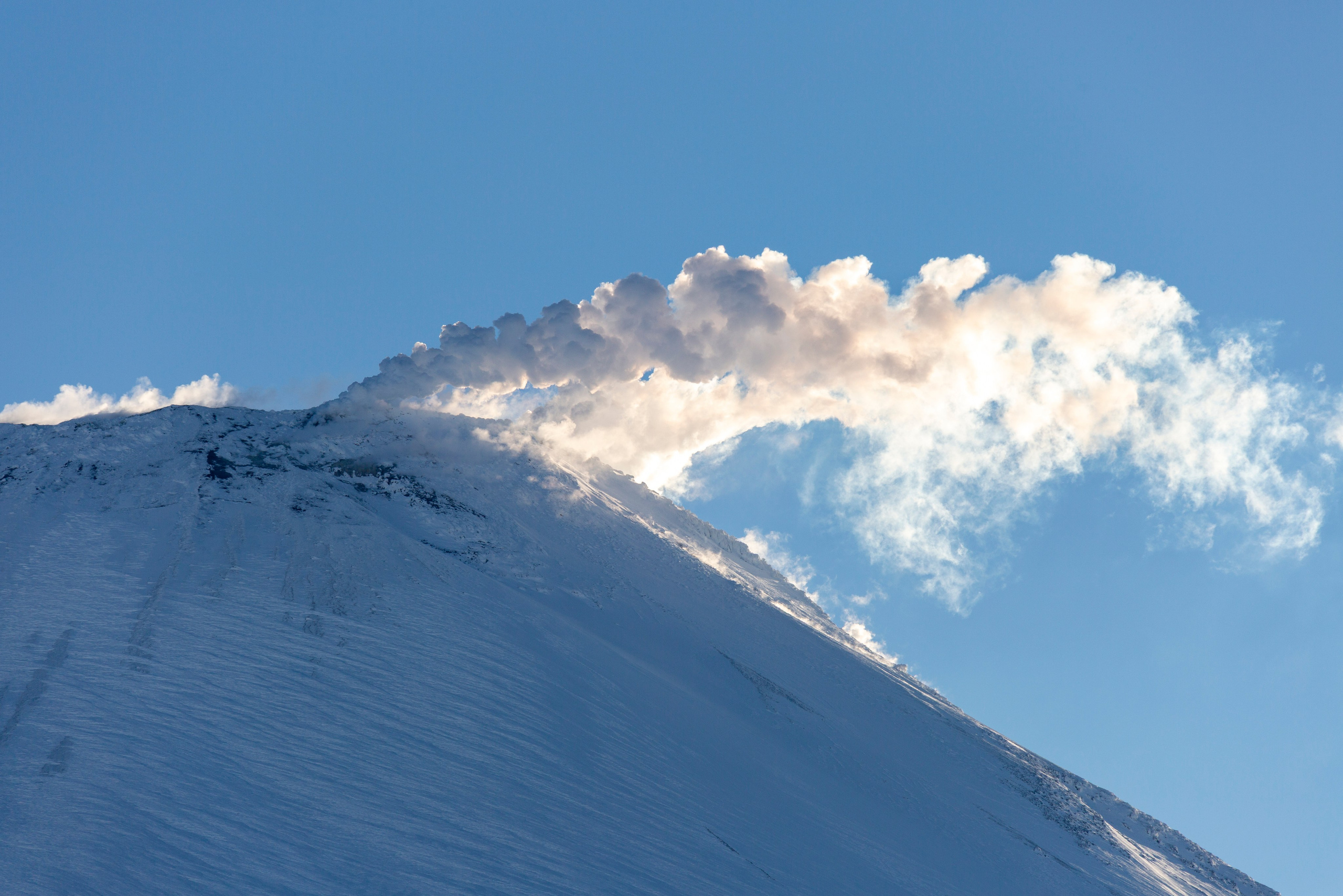 Авачинский перевал зимой — снег, вулканы и панорамы. Время Камчатки: чтобы найти свой путь, нужно скорость умножить на время