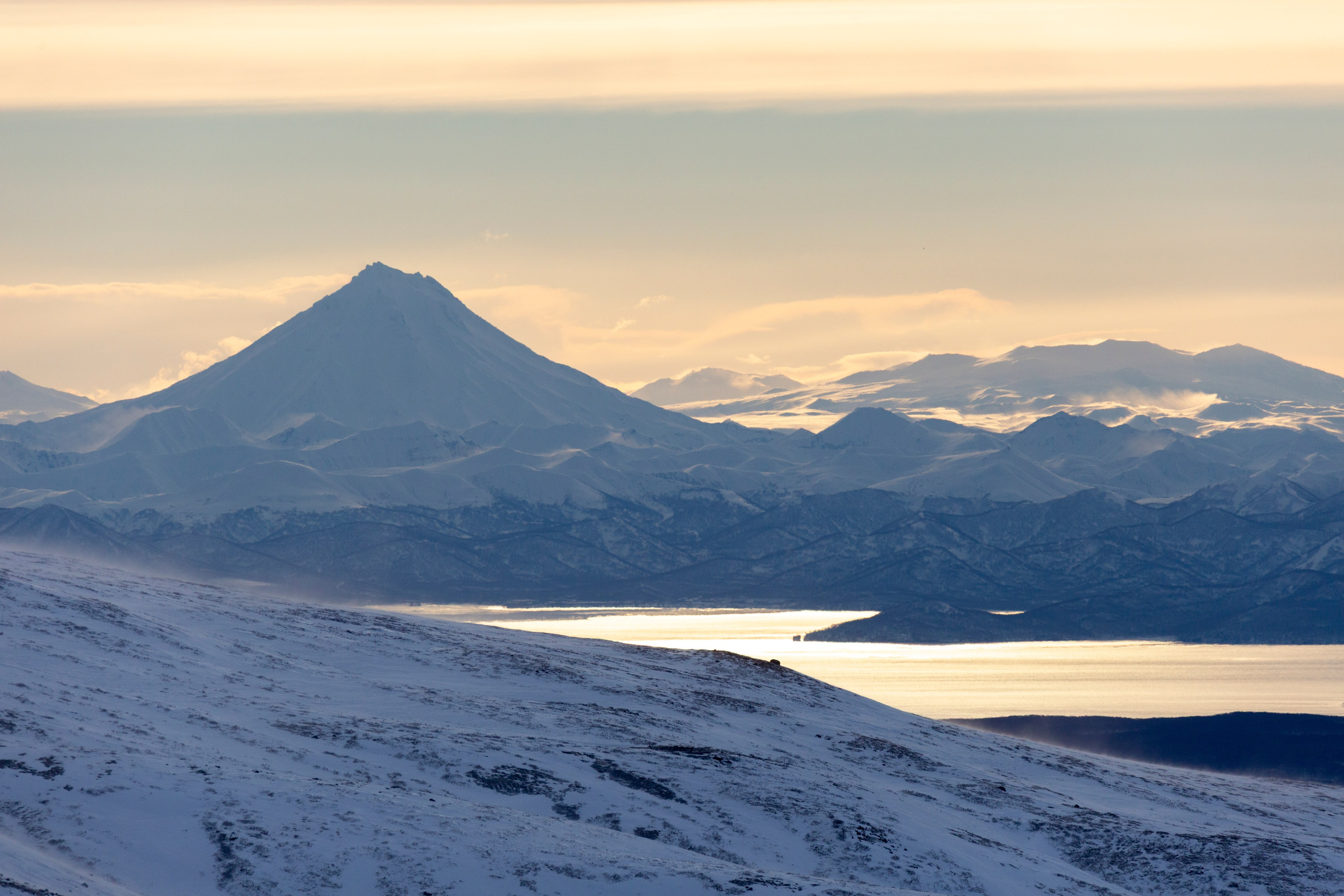 Авачинский перевал зимой — снег, вулканы и панорамы. Время Камчатки: чтобы найти свой путь, нужно скорость умножить на время