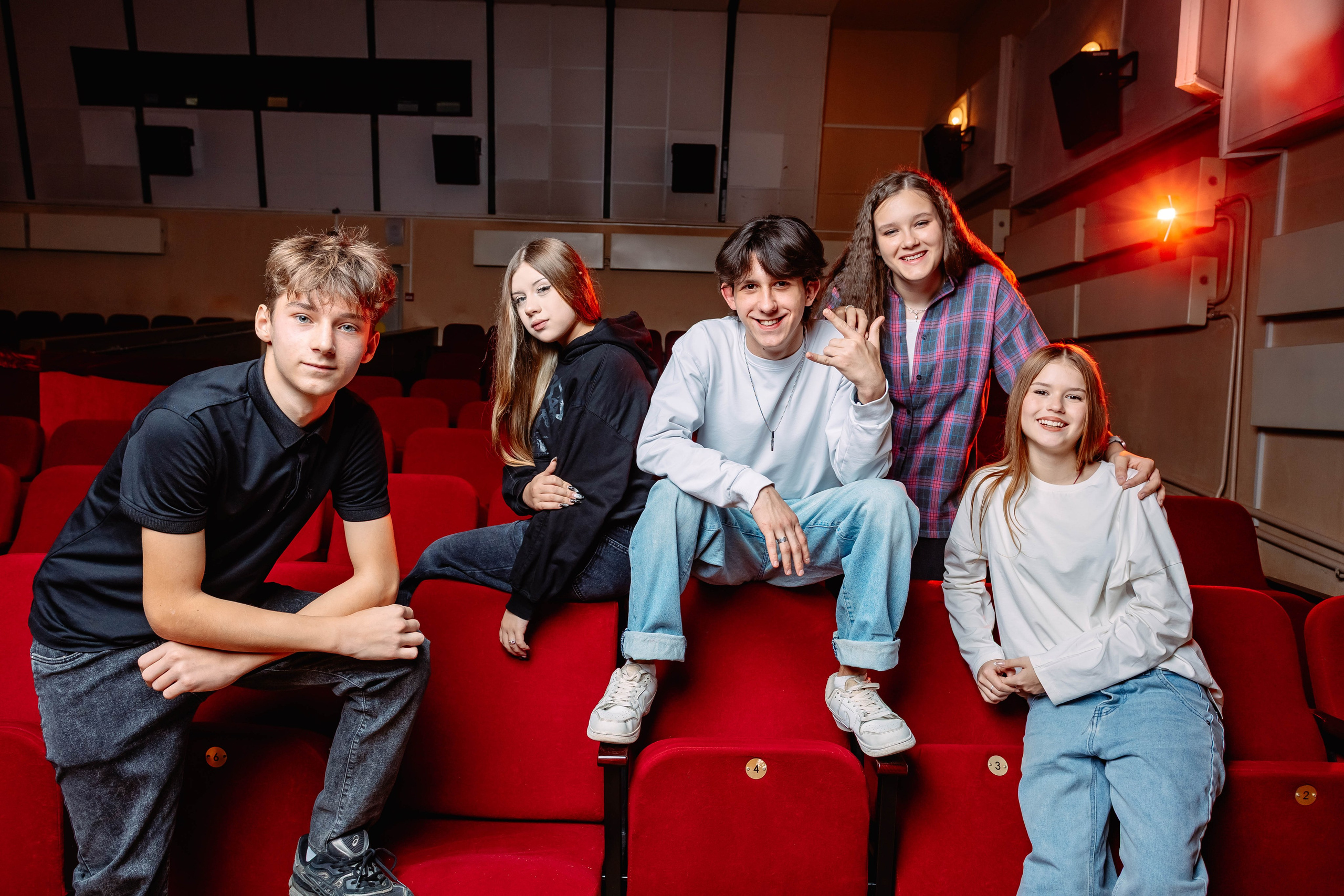 Как позировать?. Выпускные альбомы для детского сада и школы