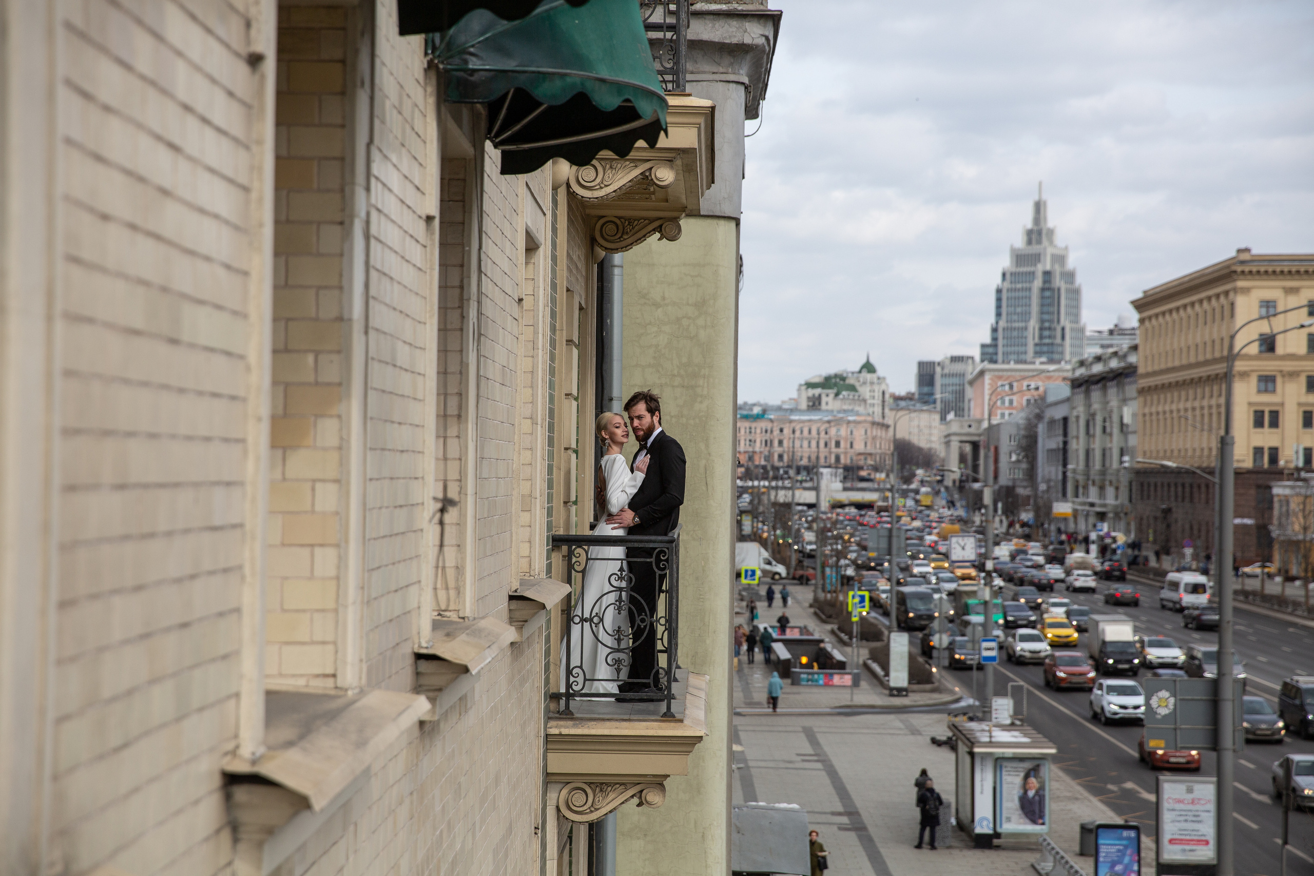 Wedding. Bride and groom — morning at the hotel. Visual artist, photographer Liana Darenskaya, Moscow