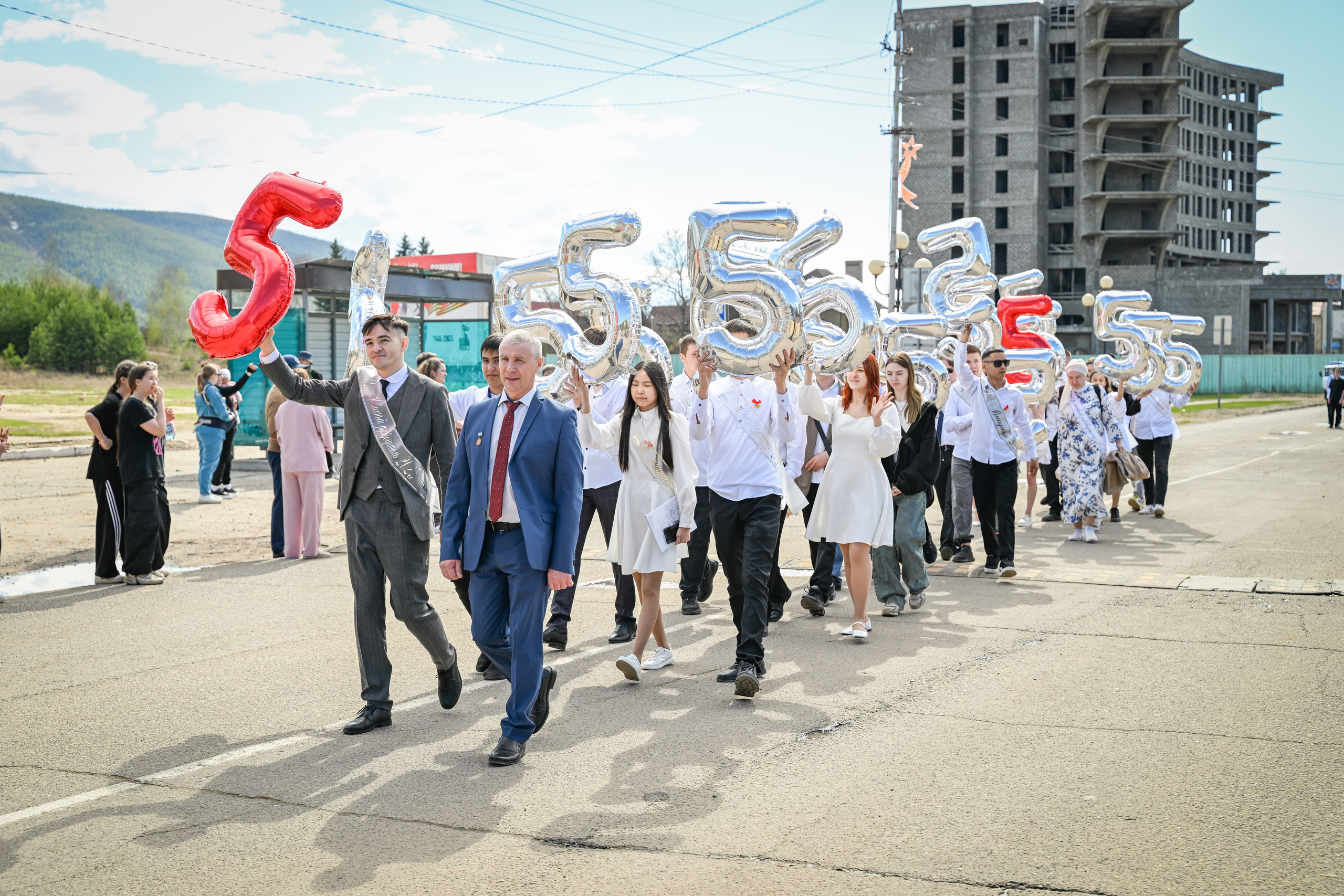 Парад выпускников. Татьяна Гойда портретный и семейный фотограф Ленск. Выпускные альбомы