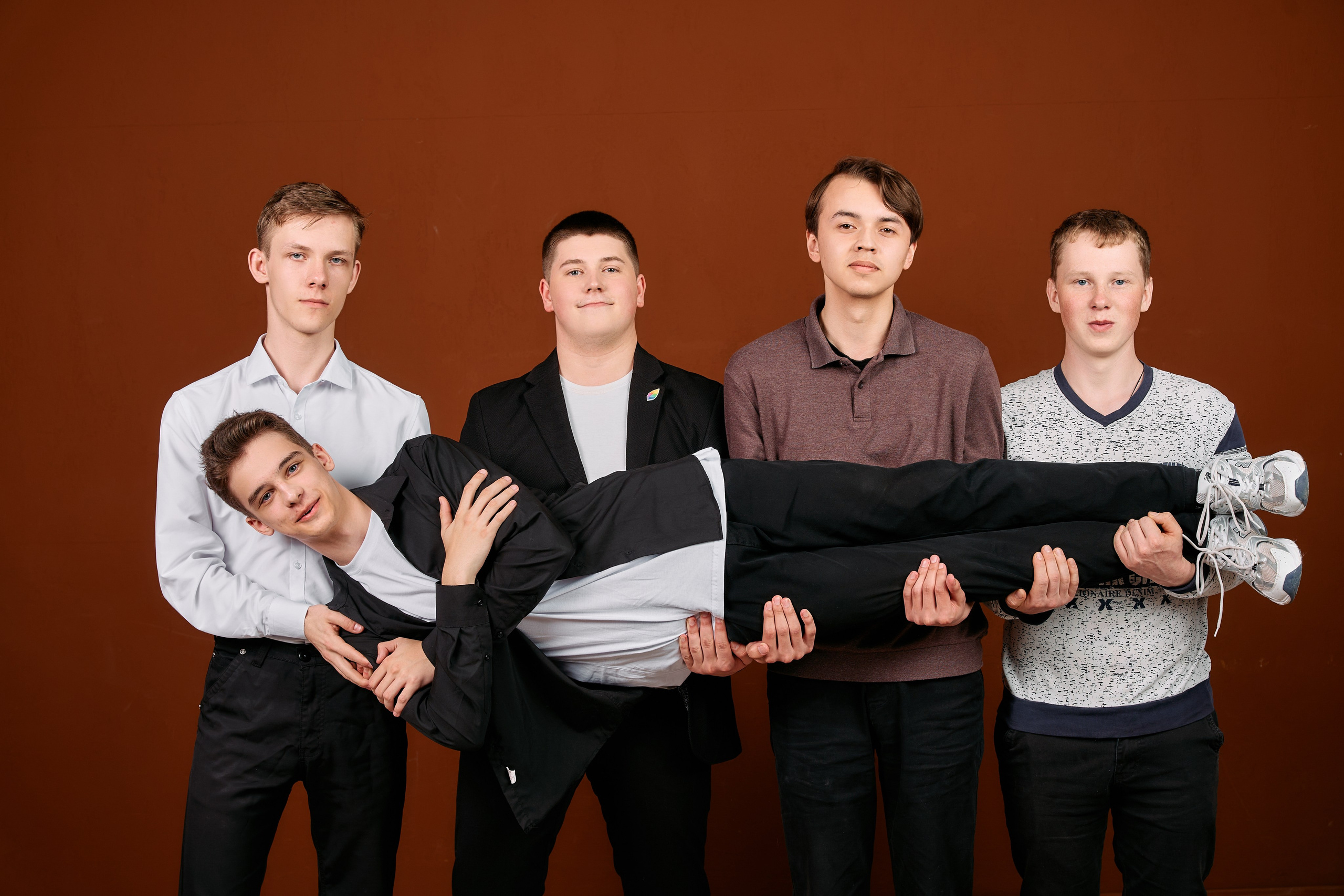 Выпускной альбом в Перми от 2700 ₽: смотрите примеры и заказывайте. Фотограф в Перми (Егор Гладких): цены, портфолио, гайды