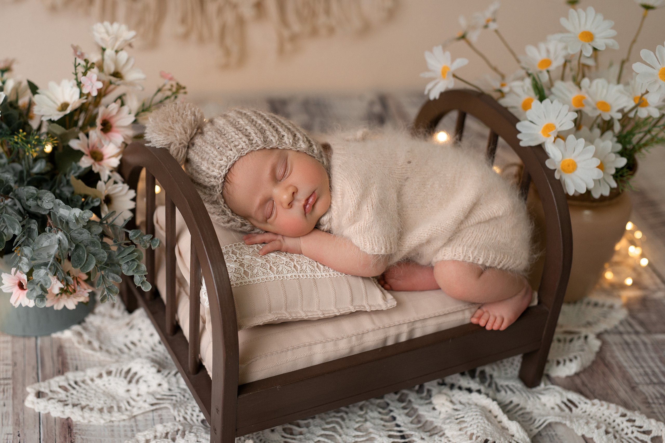 фотосессия новорожденного в кроватке