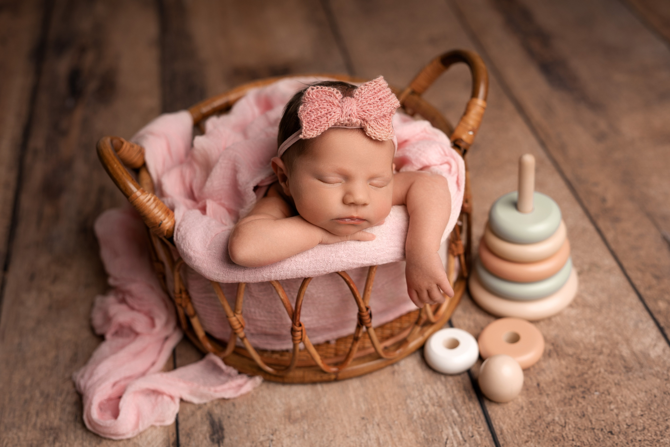 фотосессия новорожденного в корзине