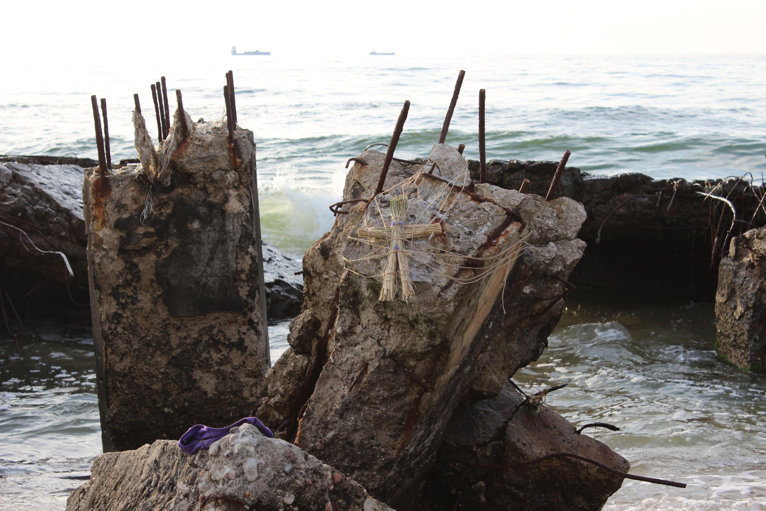 Viral pop-up exhibition «Wave warning». Julia Gorbunova