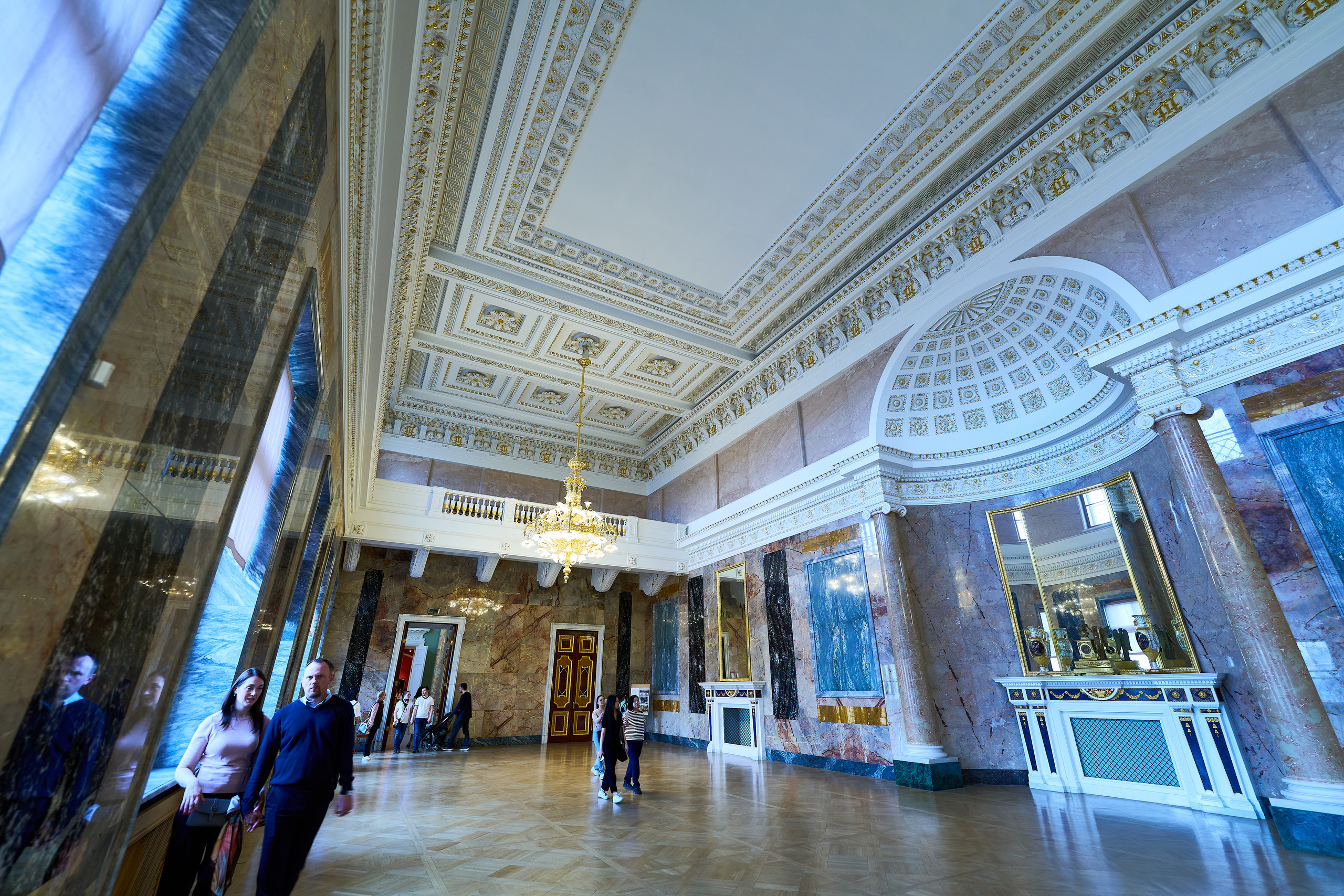 Интерьеры Михайловского замка в Санкт-Петербурге