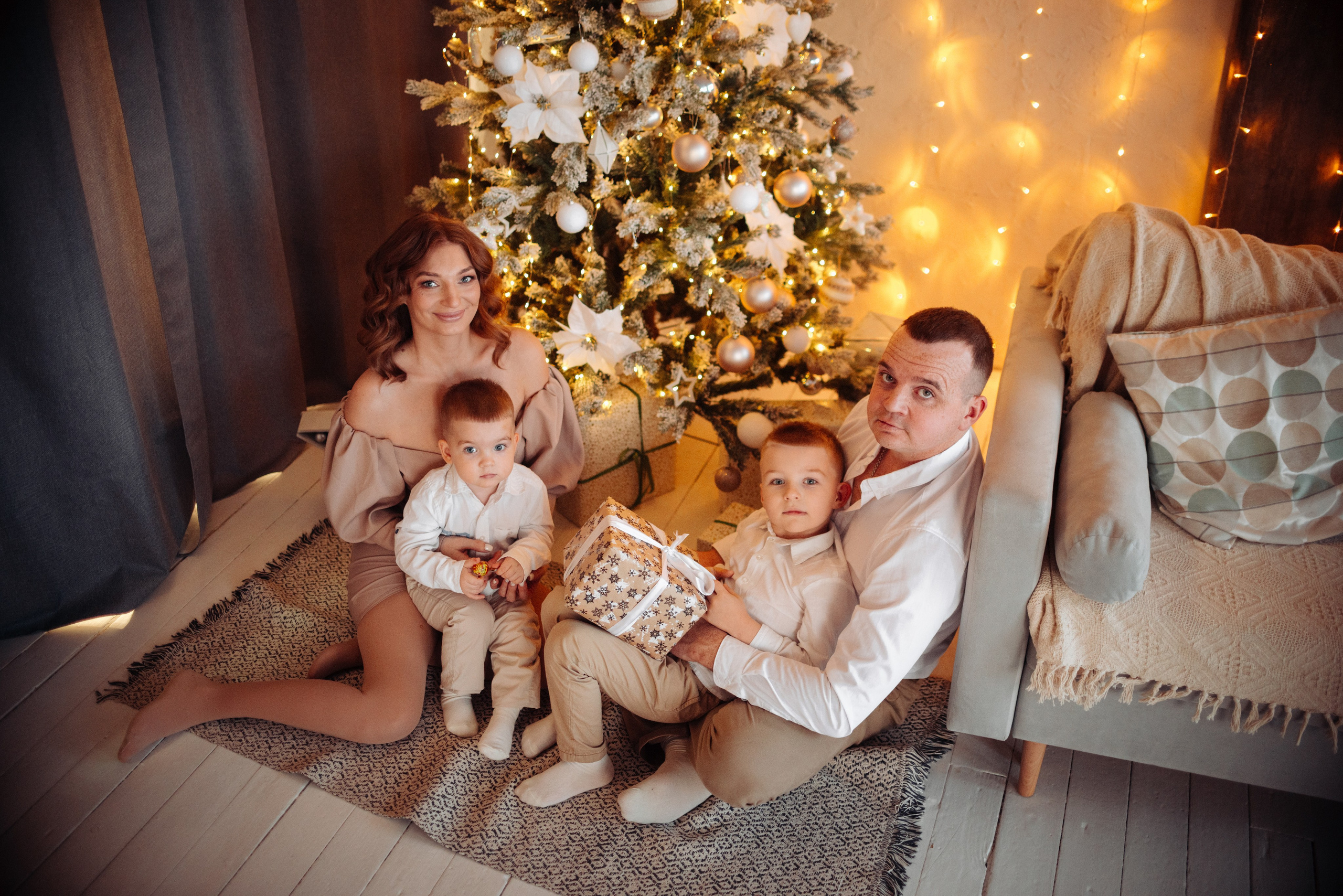 Фотограф Катерина Гущина - Семейная новогодняя фотосессия в студии