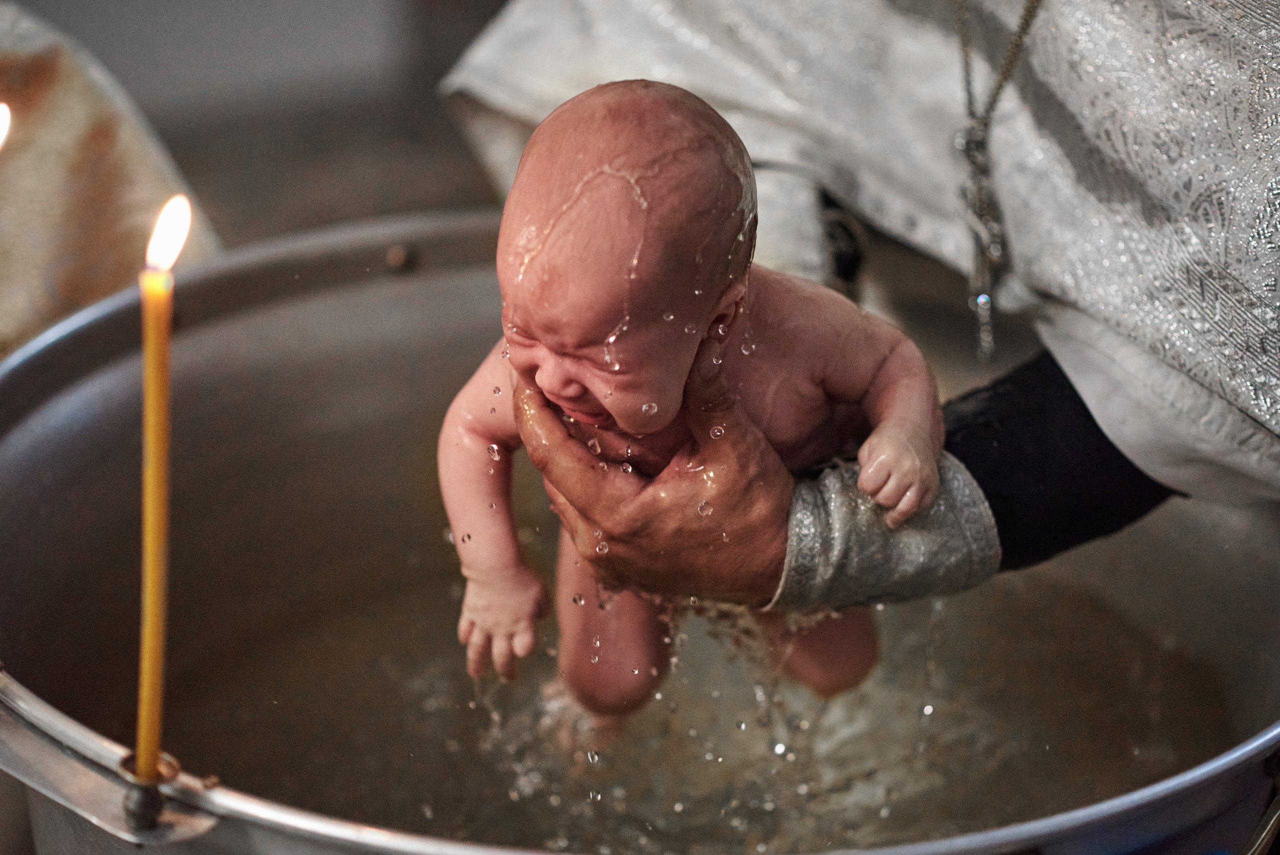 Фотографии во время крещения на долгую память. Фотограф  Крещения и Венчания Калининград