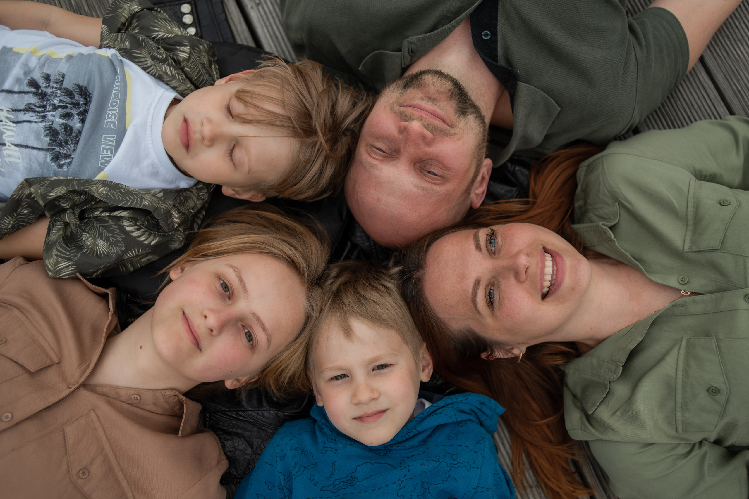 Семья головы рядом