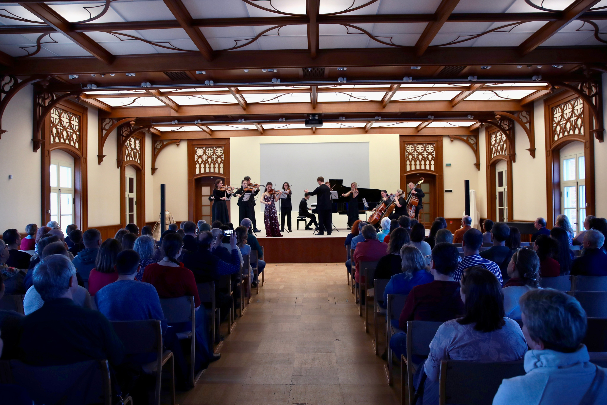 Инструментальный ансамбль «I Fiori». Скрипачка Анна Савкина